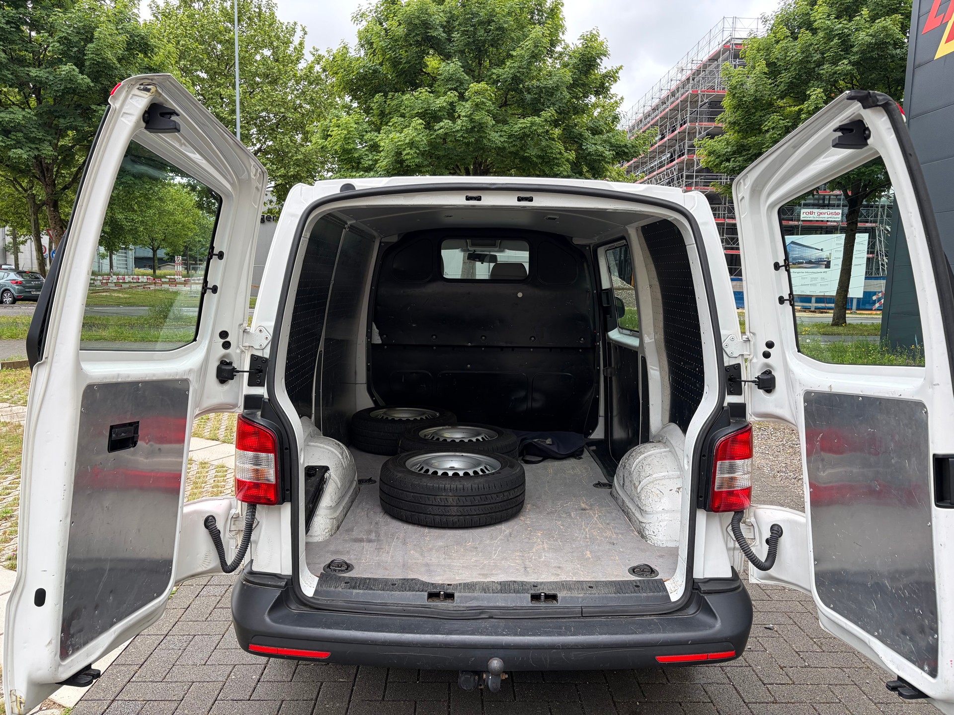 VW T5 2.0 TDI DSG-image-10