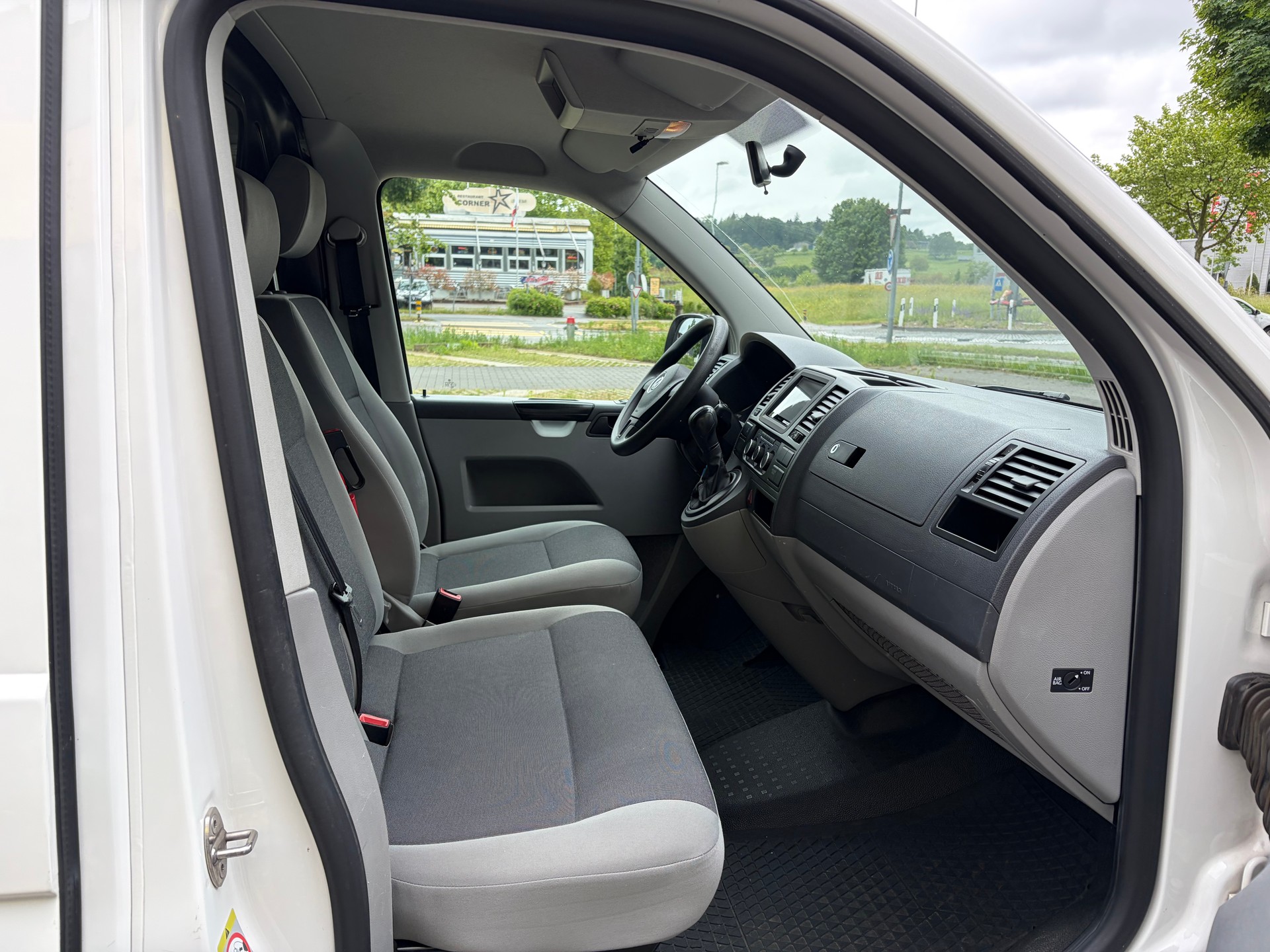 VW T5 2.0 TDI DSG-image-9
