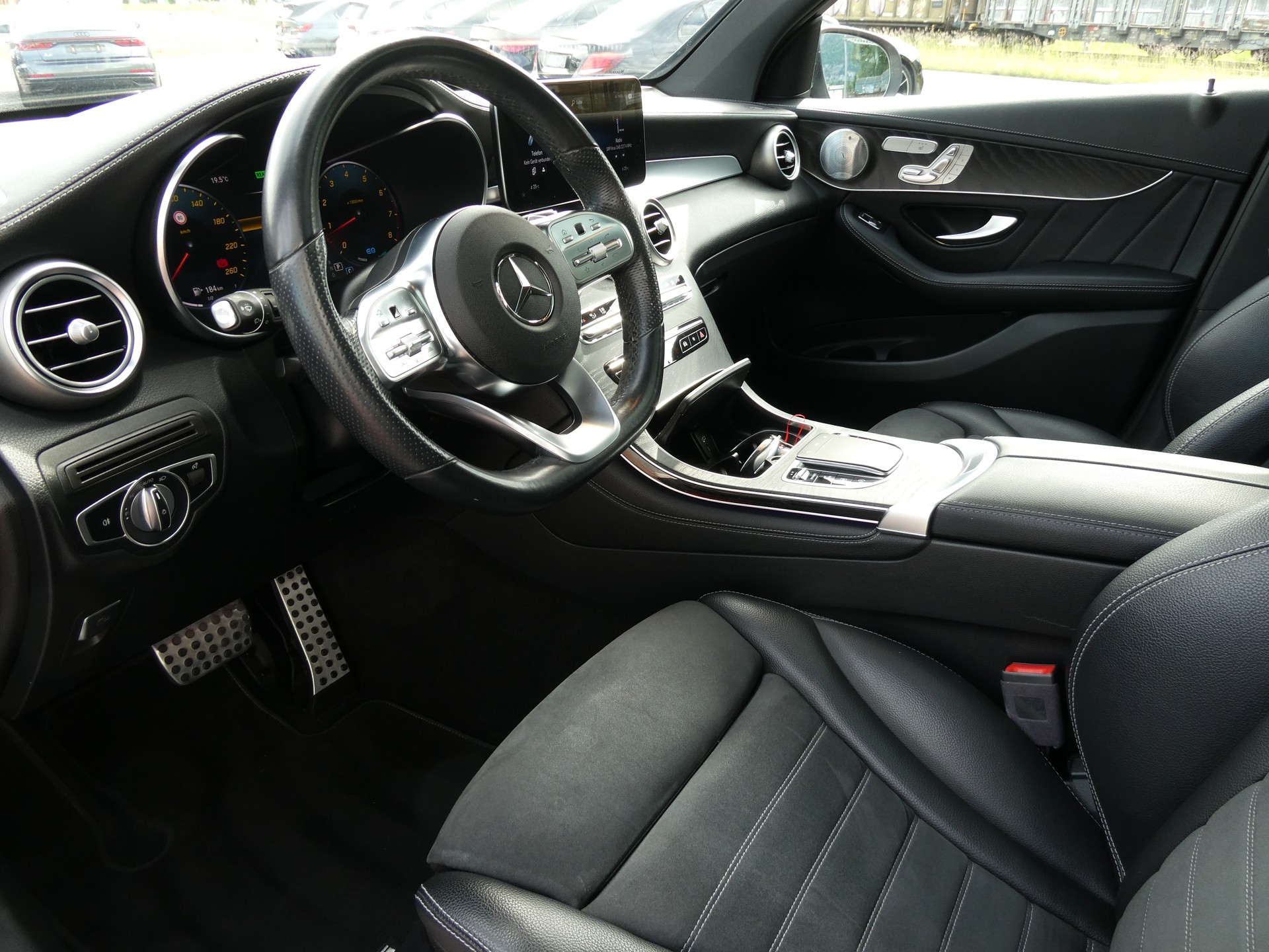 MERCEDES-BENZ GLC 200 AMG Line 4Matic 9G-Tronic (CH)-image-9