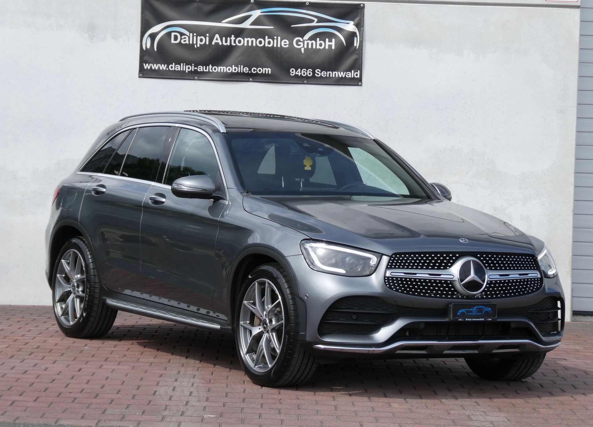MERCEDES-BENZ GLC 200 AMG Line 4Matic 9G-Tronic (CH)-showroom-element-1