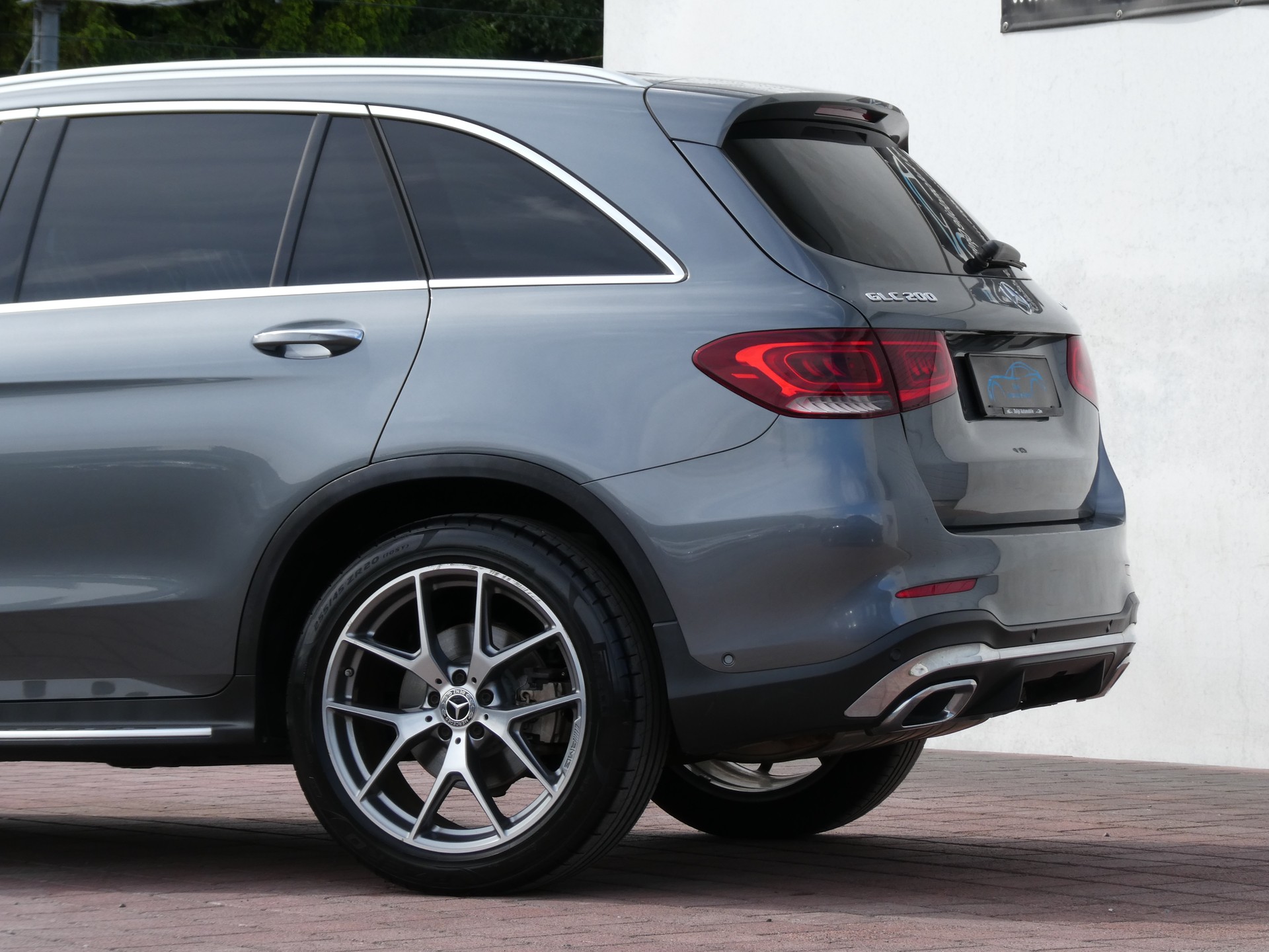 MERCEDES-BENZ GLC 200 AMG Line 4Matic 9G-Tronic (CH)-image-5