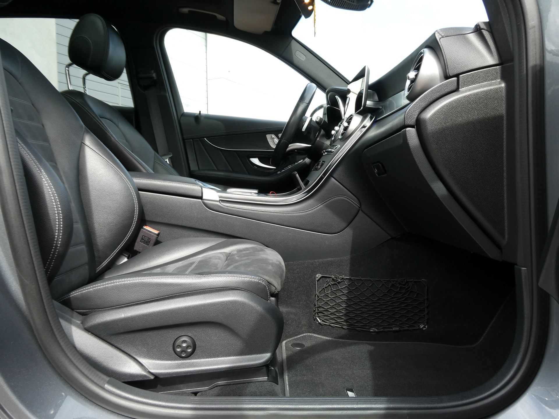 MERCEDES-BENZ GLC 200 AMG Line 4Matic 9G-Tronic (CH)-image-12