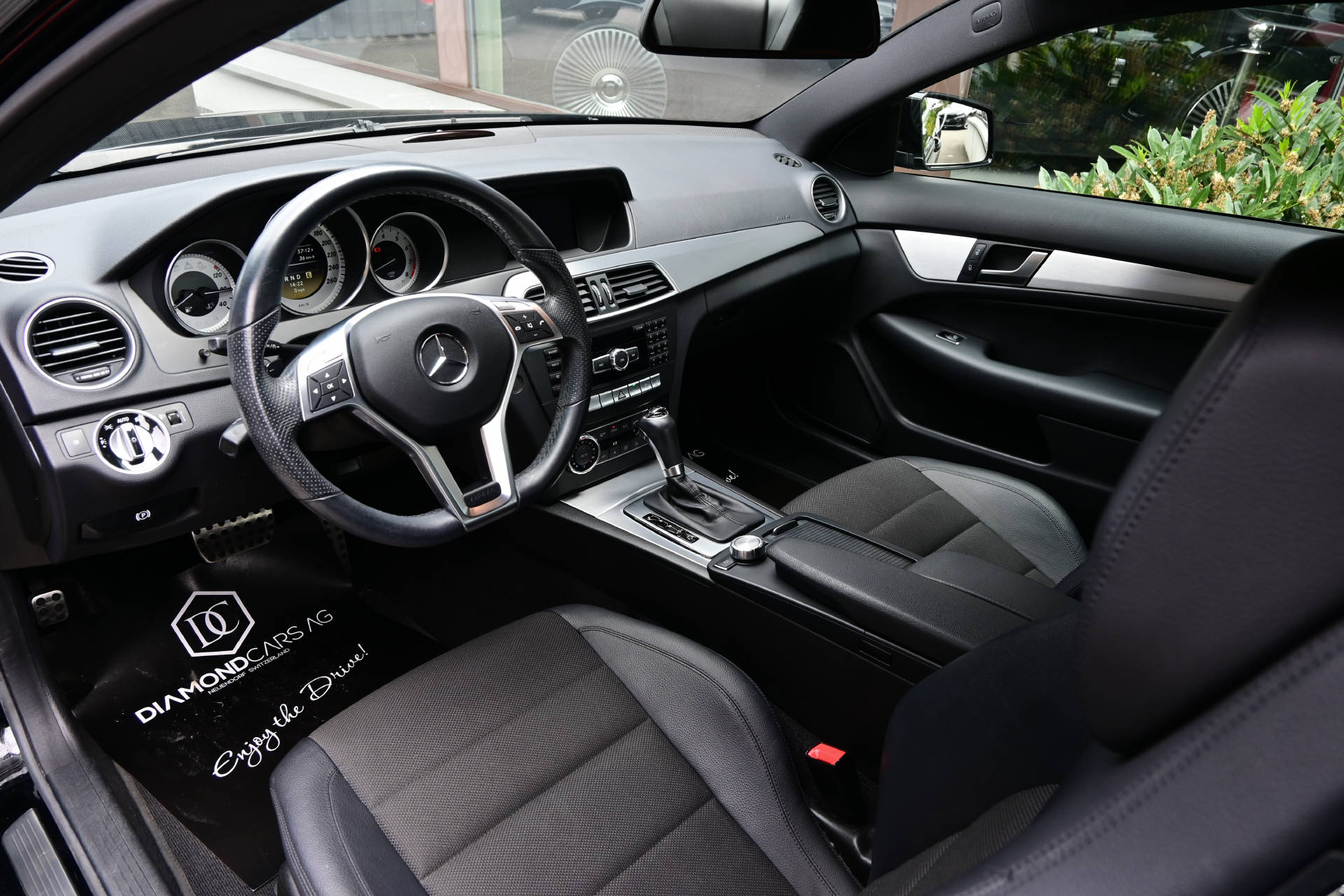 MERCEDES-BENZ C 180 BlueEF Coupé AMG Line-image-9