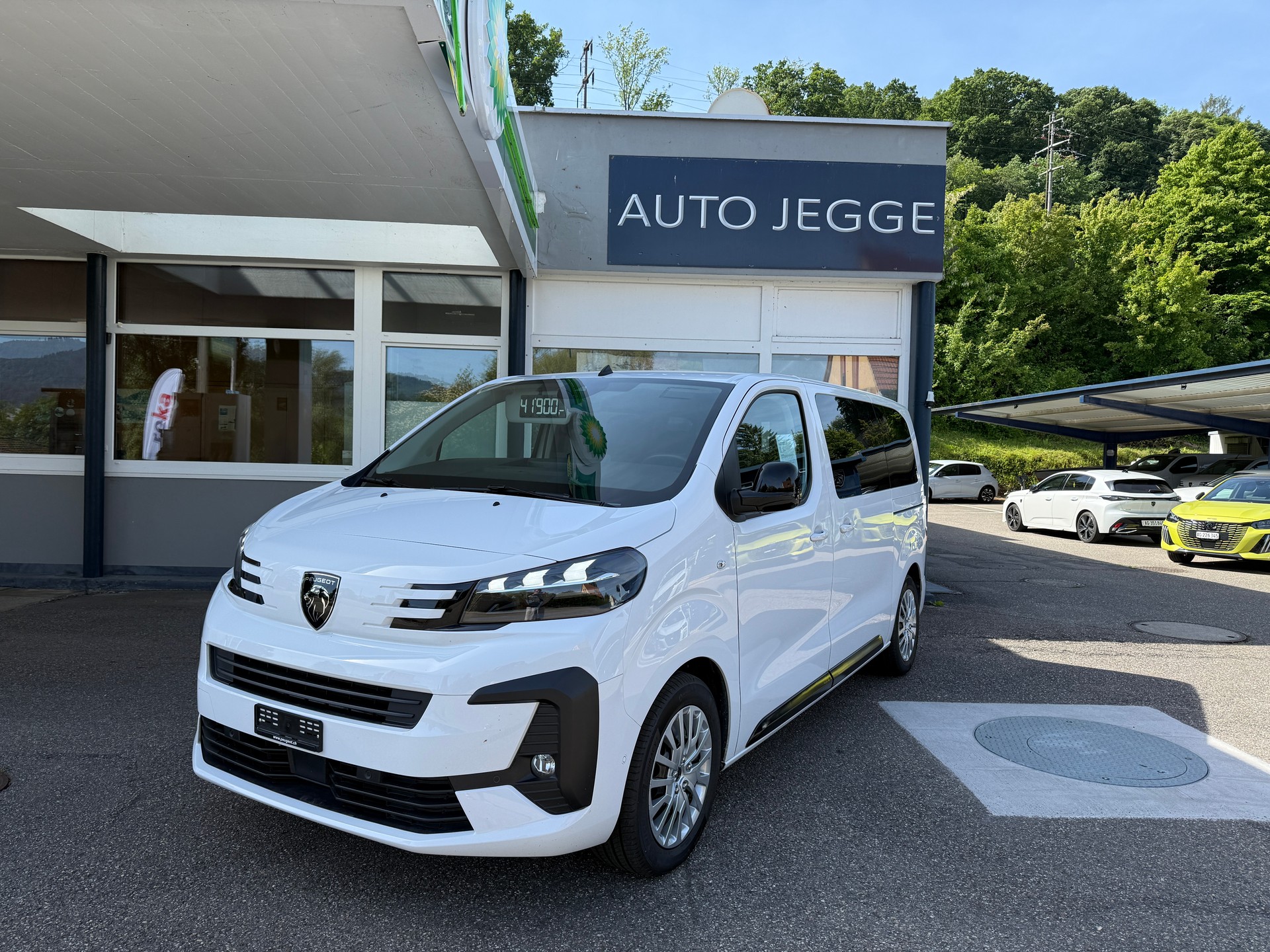 PEUGEOT Traveller 2.0 BlueHDi Business Standard EAT8
