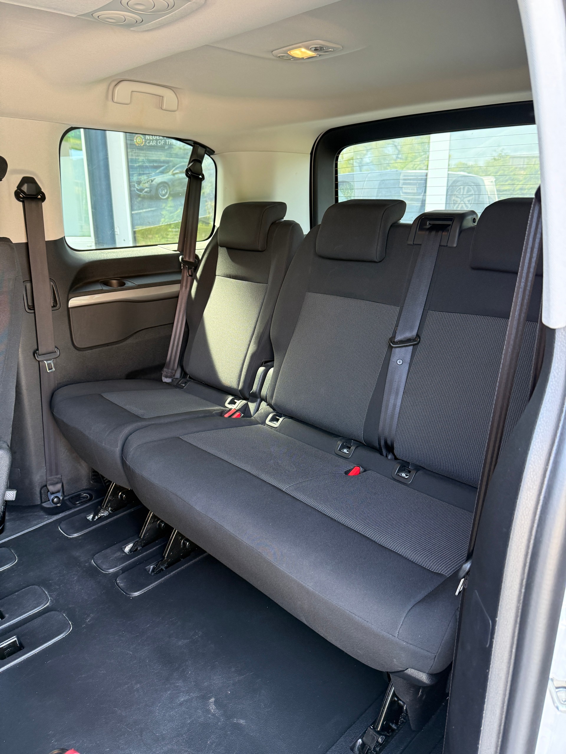 PEUGEOT Traveller 2.0 BlueHDi Business Standard EAT8-image-6