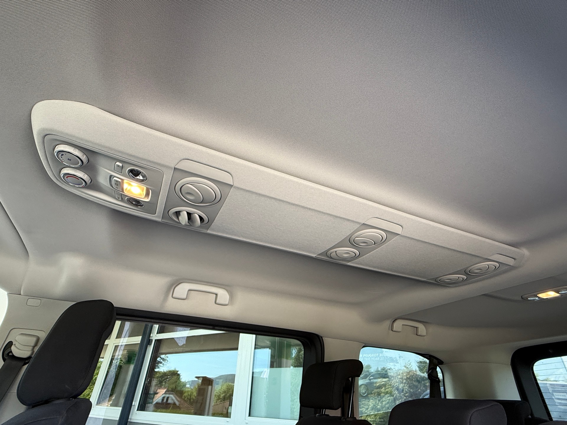 PEUGEOT Traveller 2.0 BlueHDi Business Standard EAT8-image-7