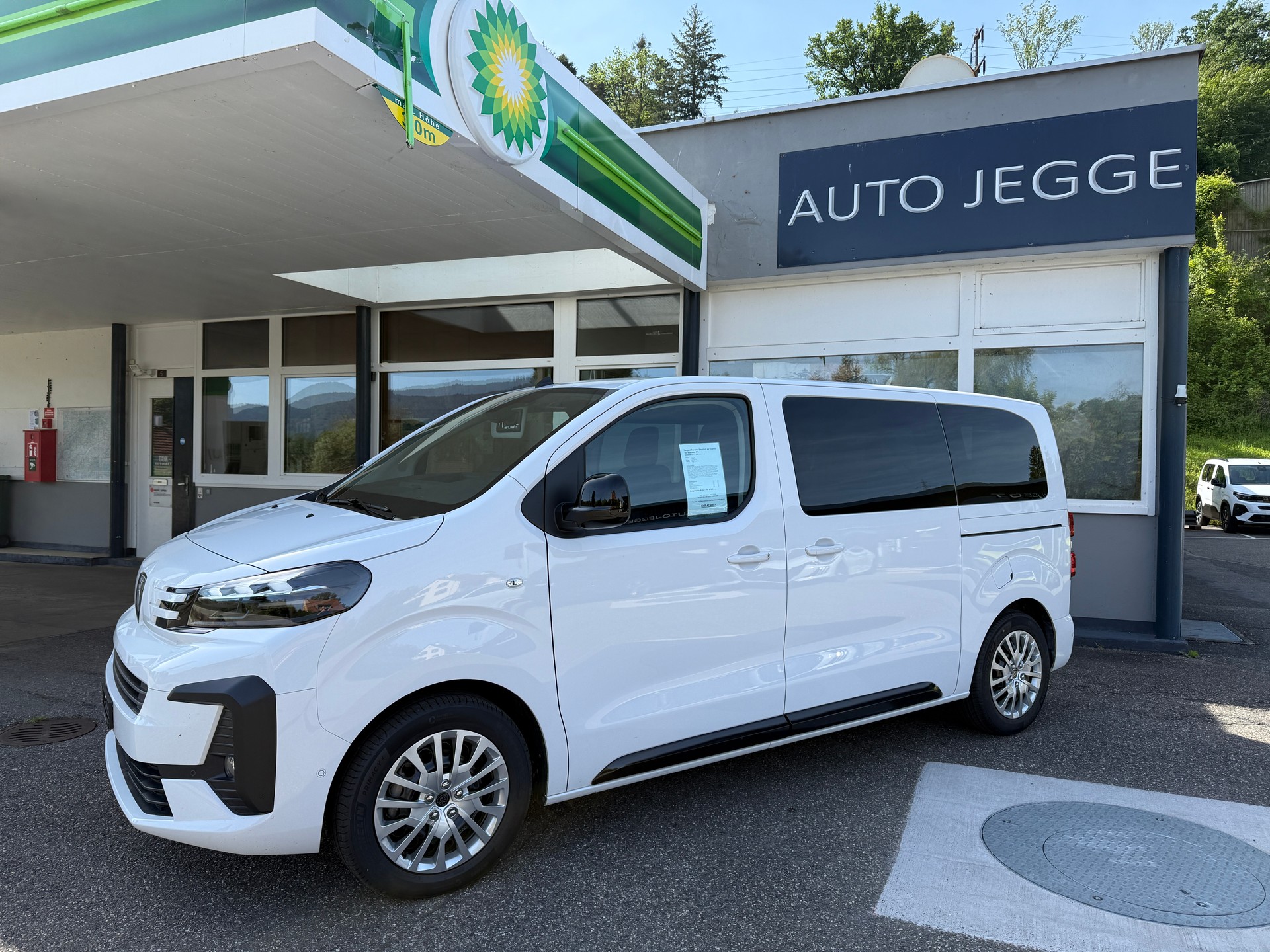 PEUGEOT Traveller 2.0 BlueHDi Business Standard EAT8-image-1