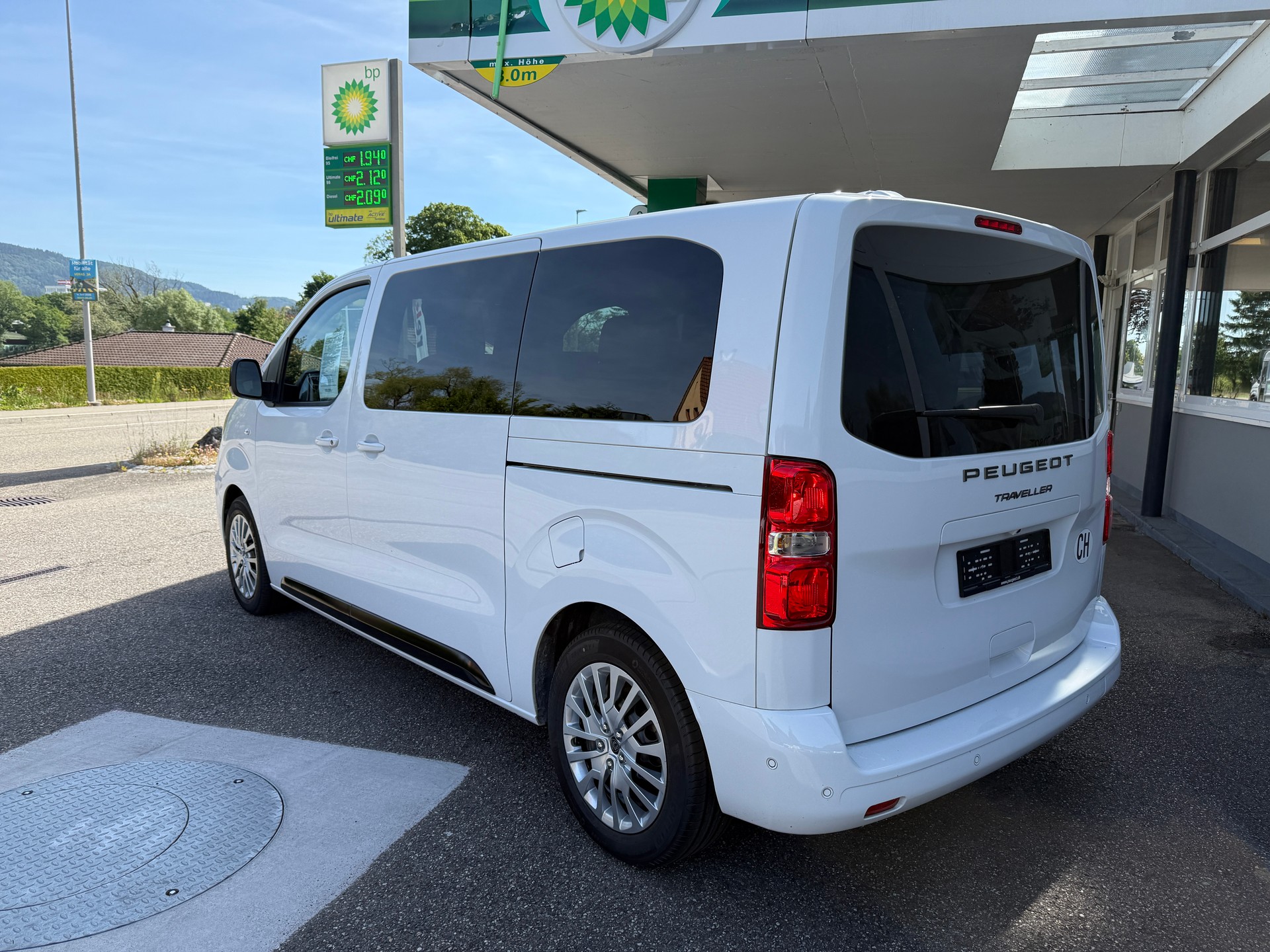 PEUGEOT Traveller 2.0 BlueHDi Business Standard EAT8-image-2