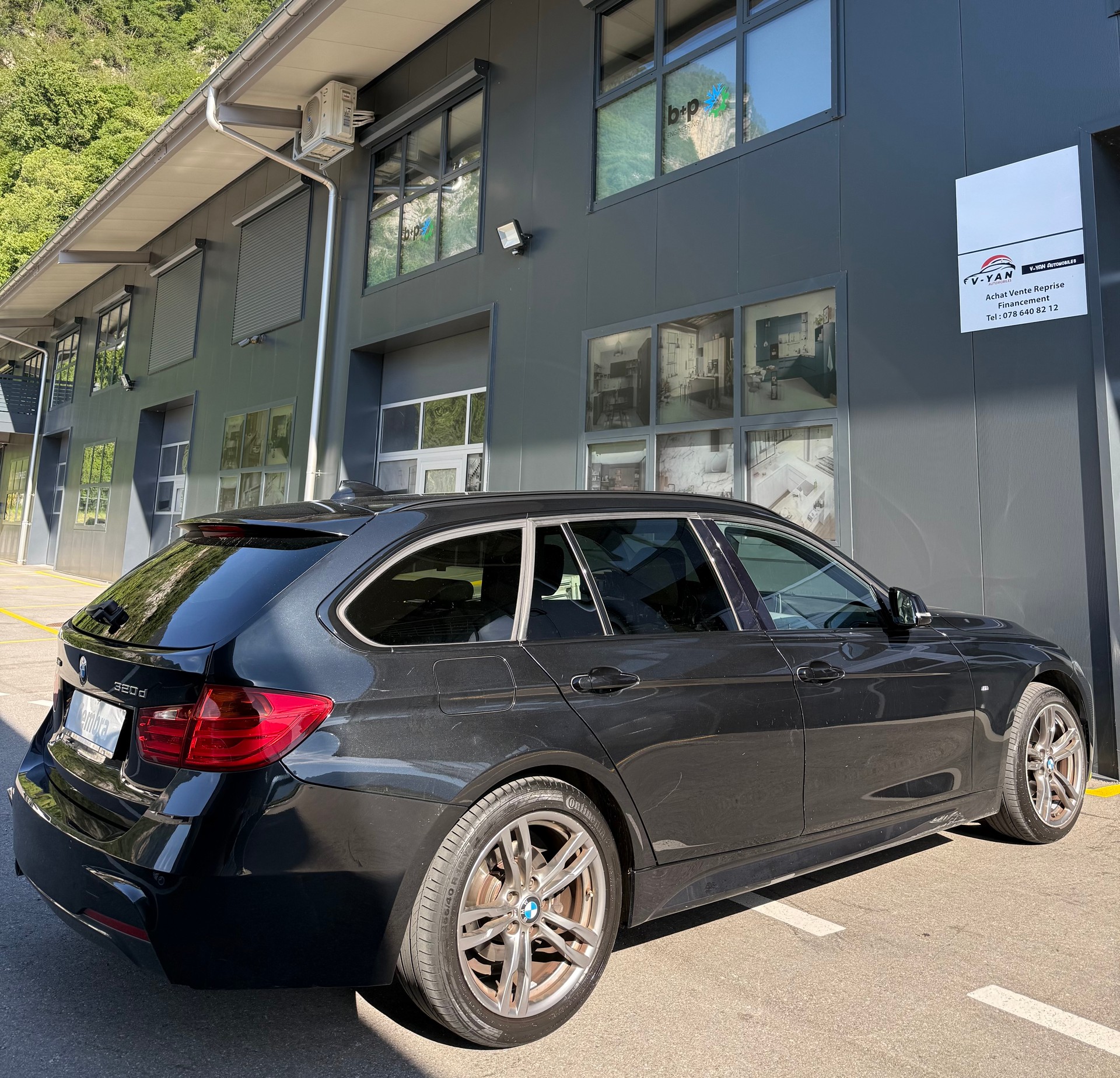 BMW 320d xDrive Touring Pack-M Steptronic-image-6