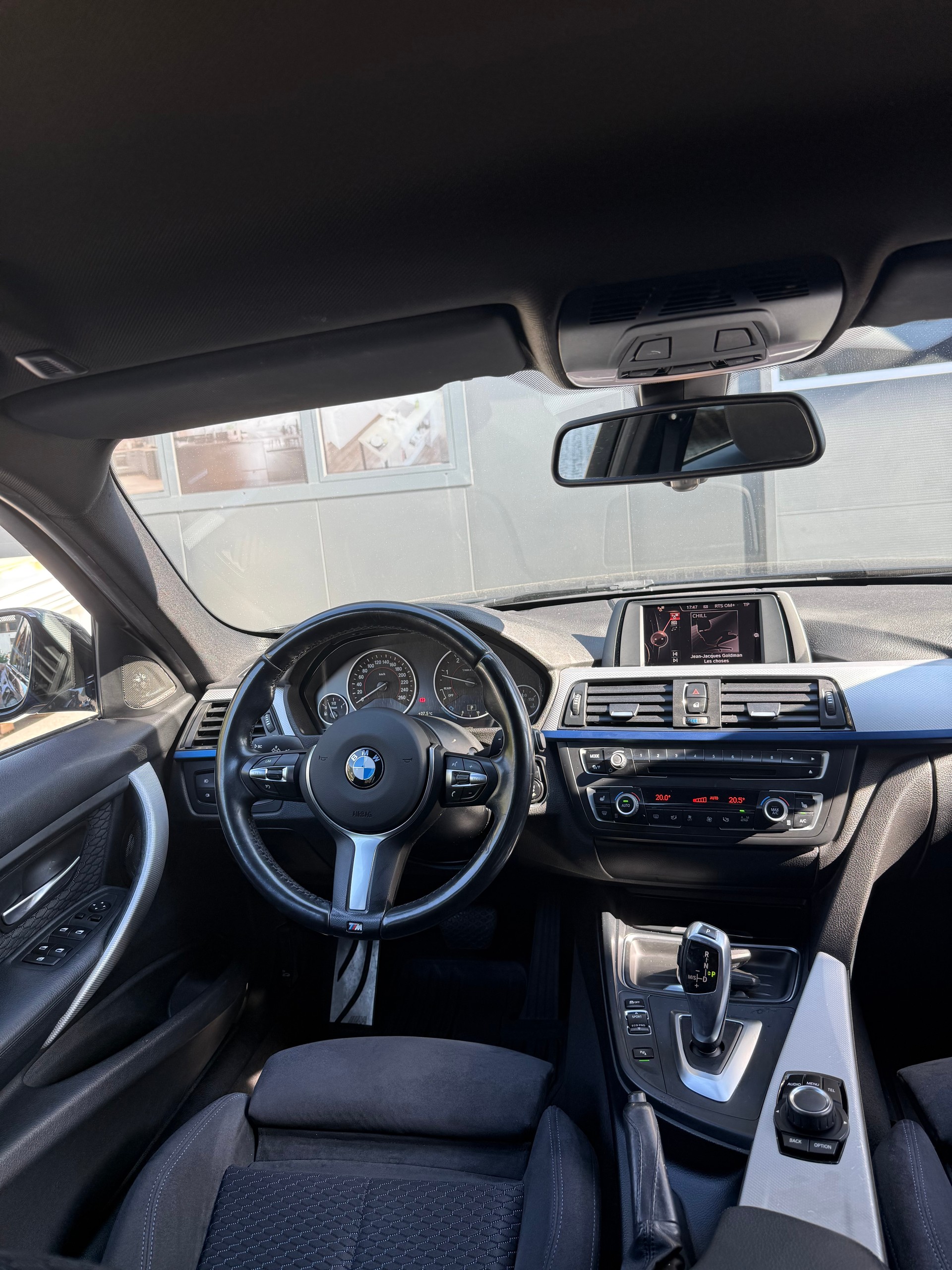 BMW 320d xDrive Touring Pack-M Steptronic-image-11