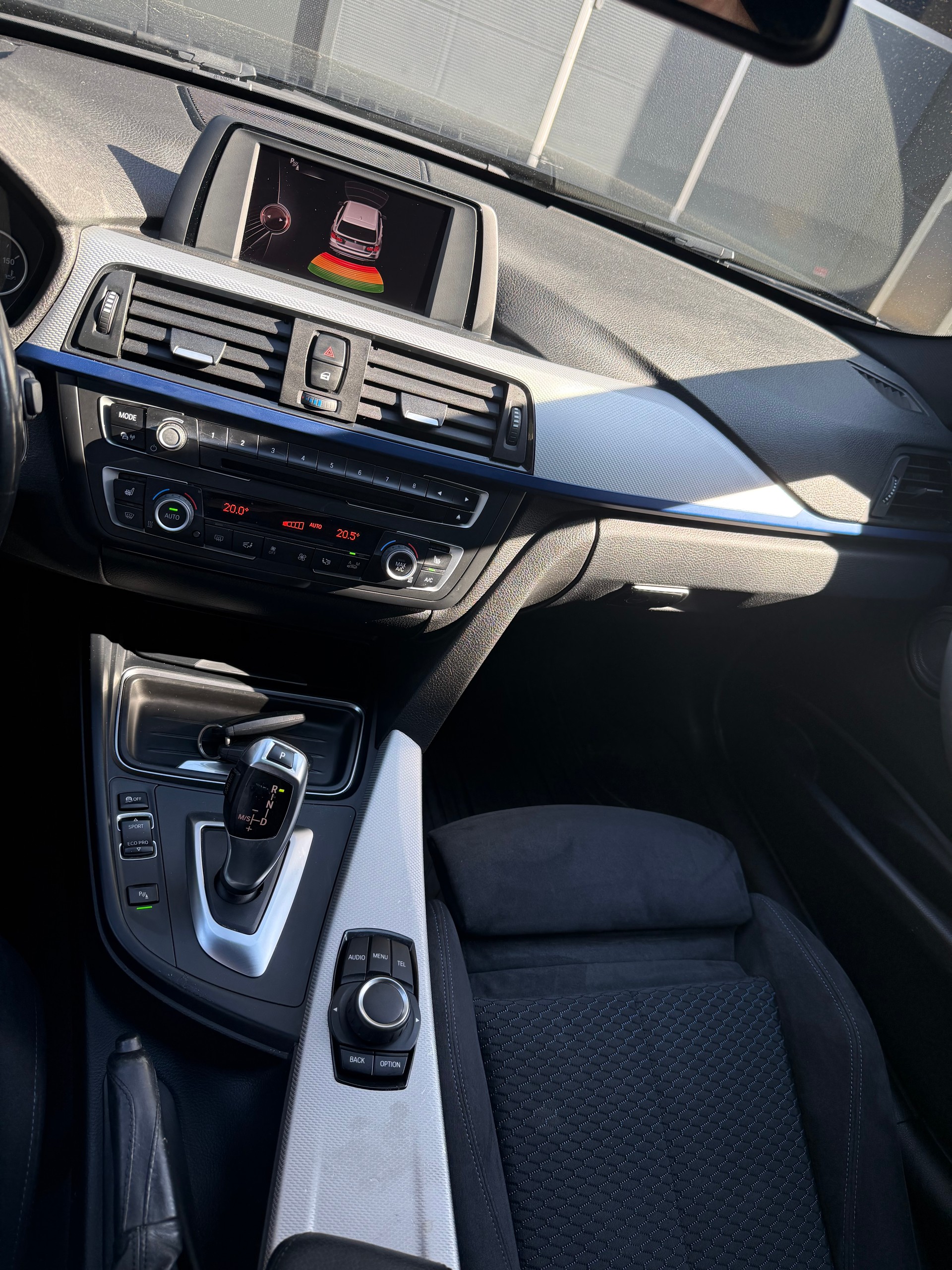 BMW 320d xDrive Touring Pack-M Steptronic-image-14