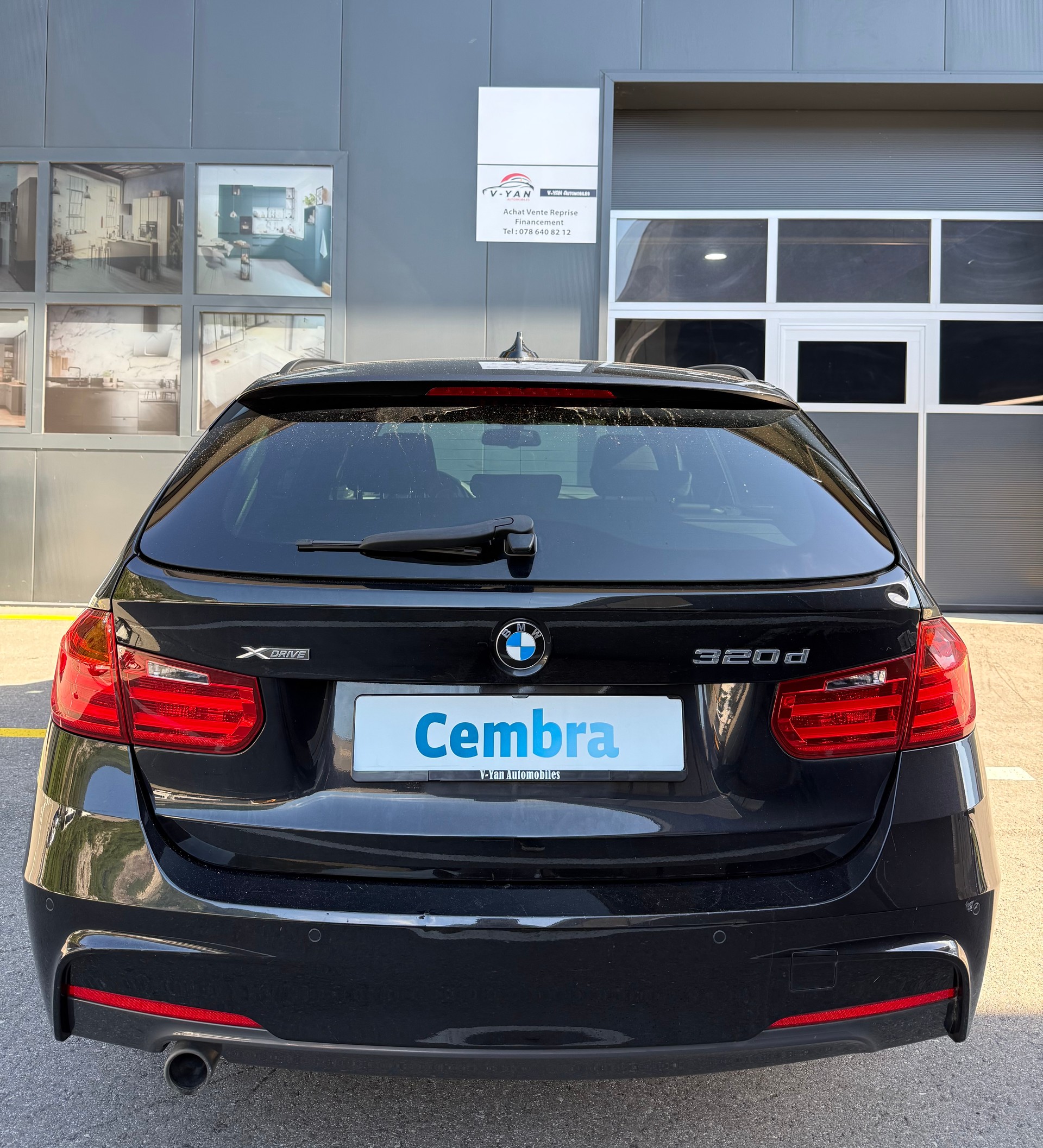 BMW 320d xDrive Touring Pack-M Steptronic-image-4