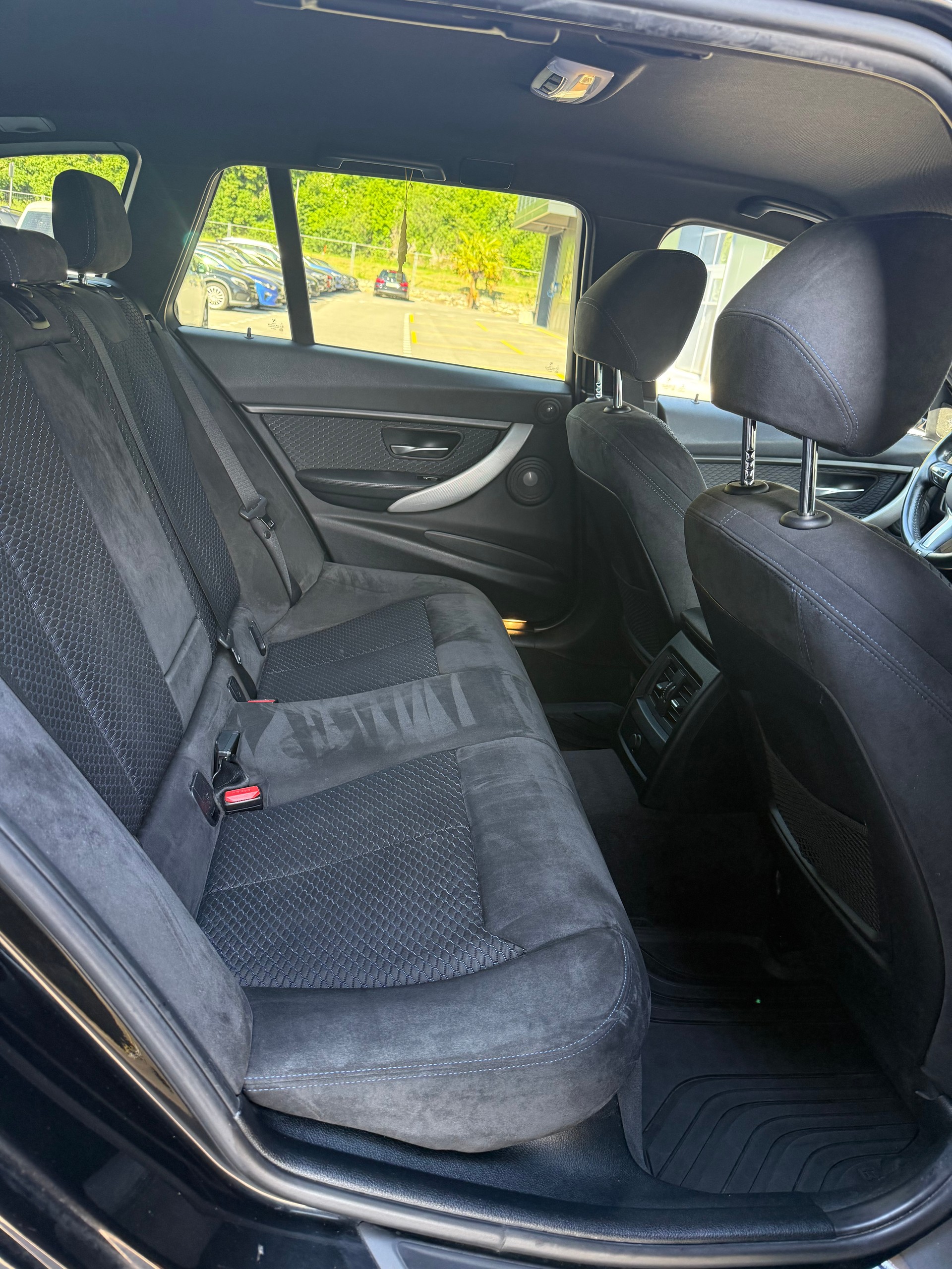 BMW 320d xDrive Touring Pack-M Steptronic-image-10