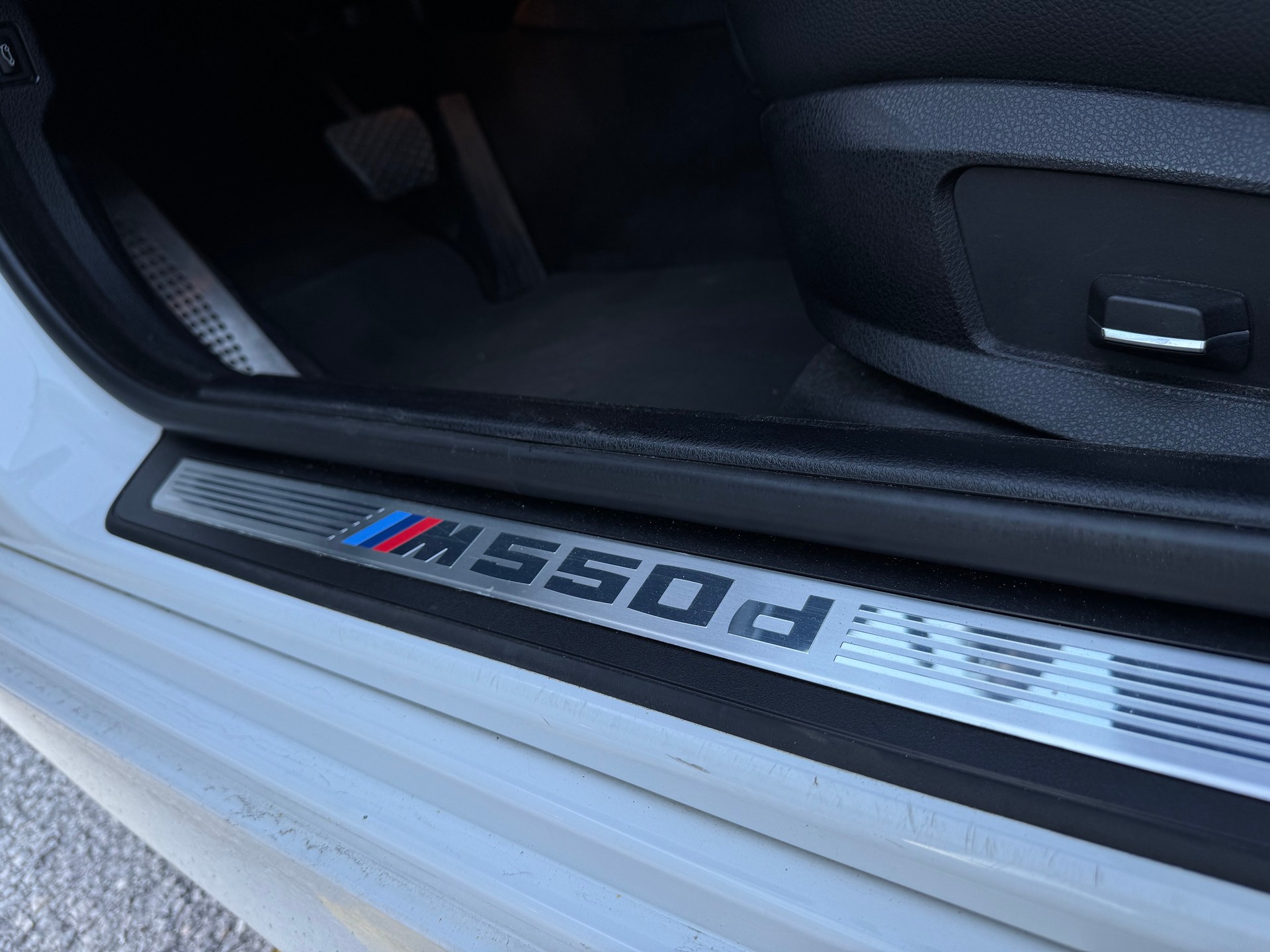 BMW M550d xDrive-image-9