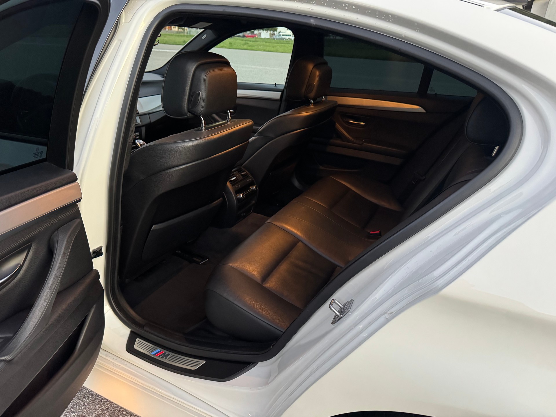 BMW M550d xDrive-image-9