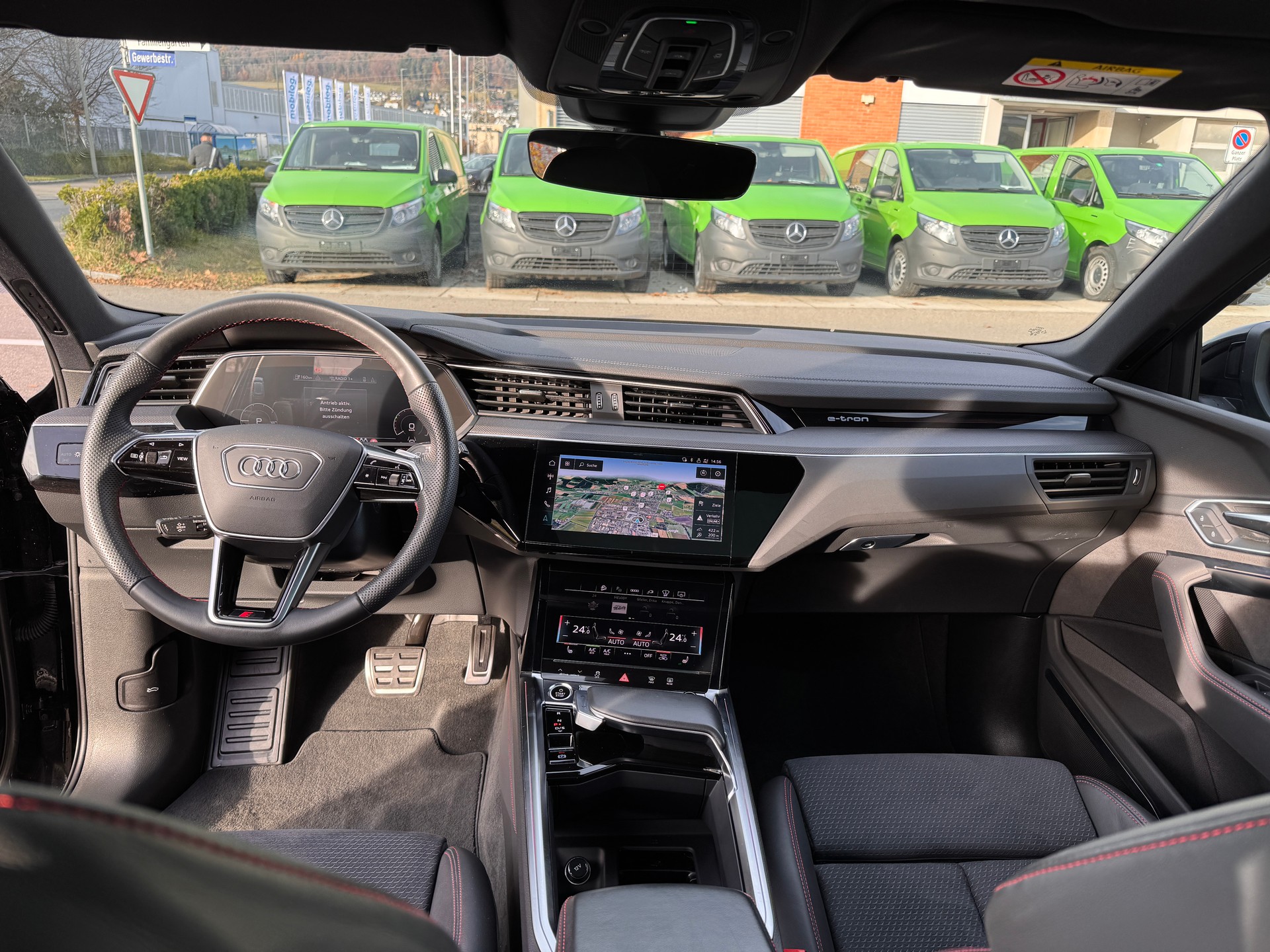 AUDI Q8 50 e-tron Black Edition quattro-image-5