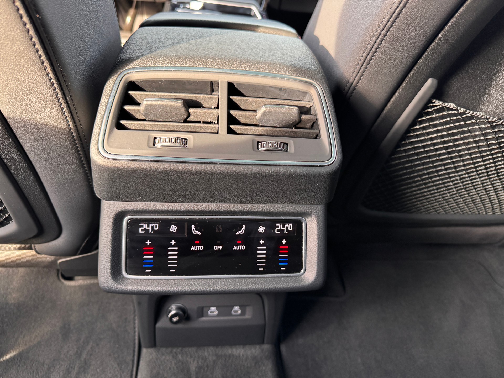 AUDI Q8 50 e-tron Black Edition quattro-image-8