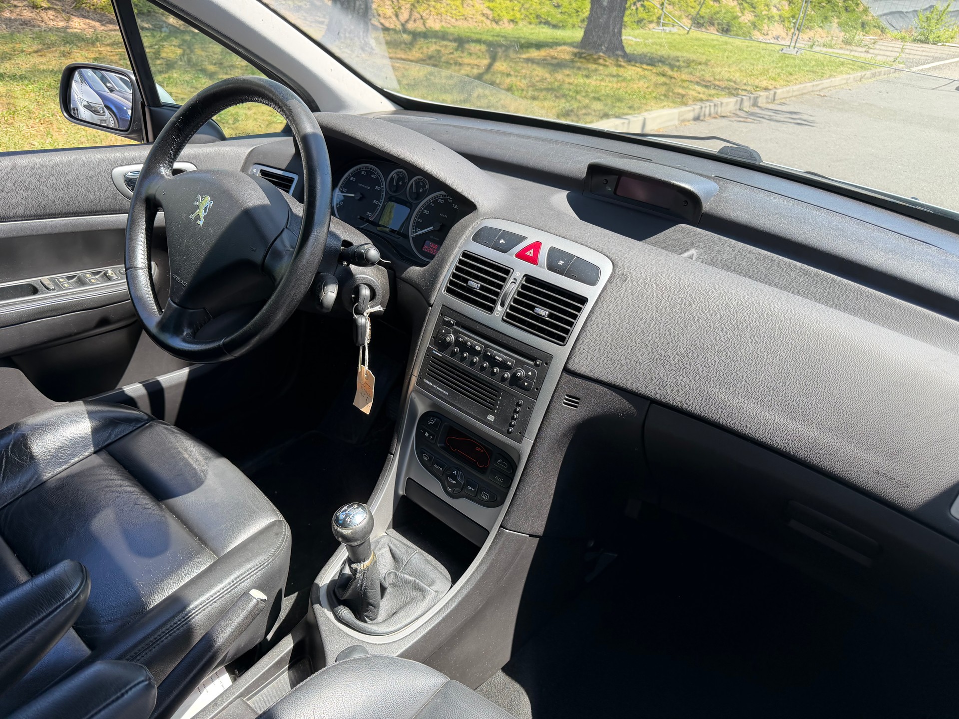 PEUGEOT 307 SW 2.0 16V Black&Silver Edition-image-3