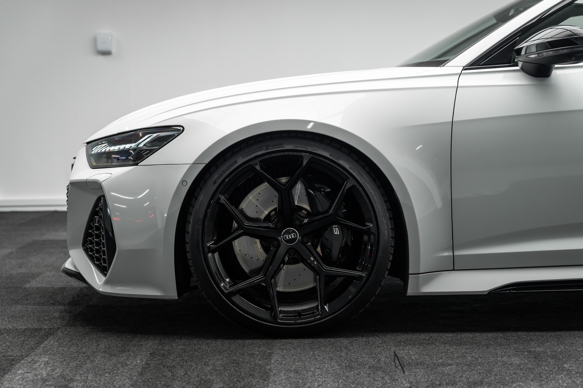 AUDI * RS6 AVANT * RS DYNAMIKPAKET * LUFTFAHRWERK * 22 ZOLL PERFORMANCE RÄDER * AHK * LEASING AB 684.- *-showroom-element-1