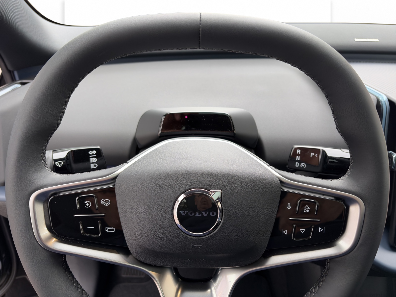VOLVO EX30 E60 Twin Ultra Performance Sw. Black Ed. AWD-image-10