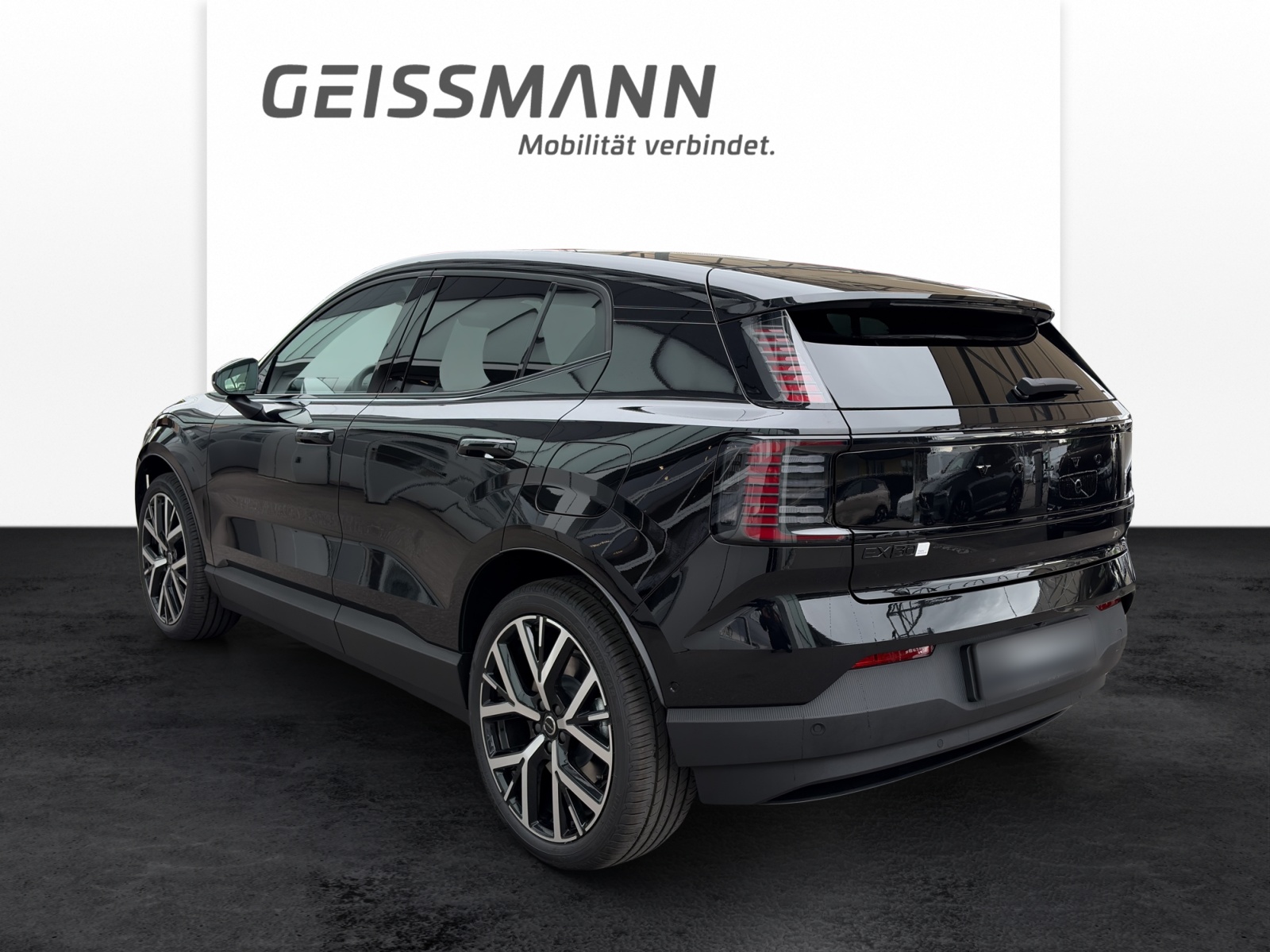 VOLVO EX30 E60 Twin Ultra Performance Sw. Black Ed. AWD-image-4