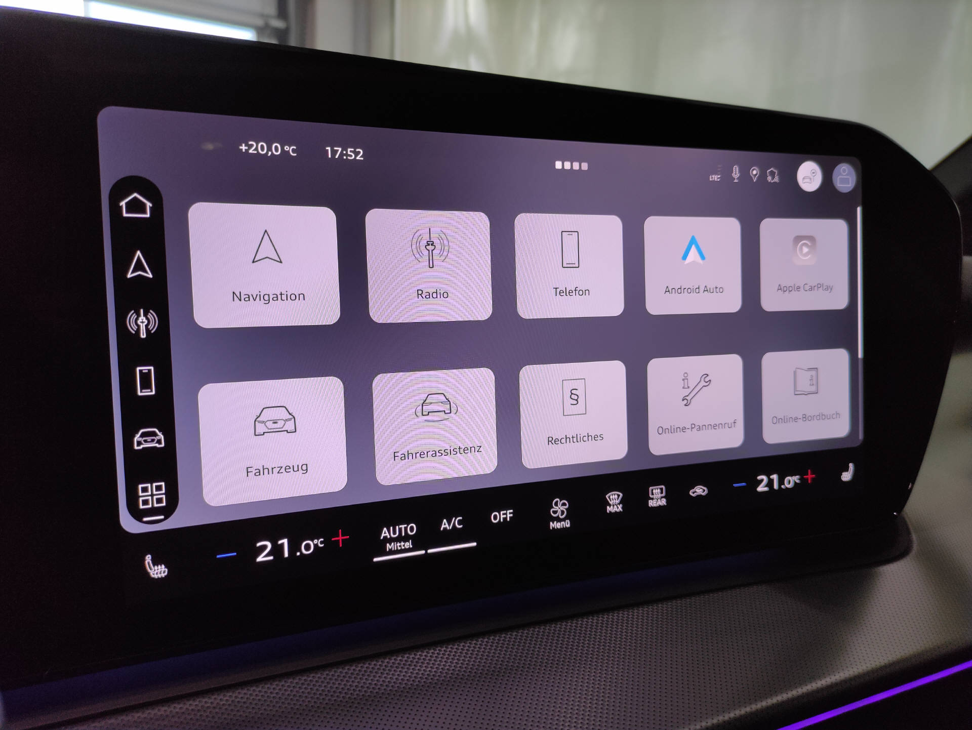AUDI Q3 SUV 2.0 TFSI S-line quattro S-Tronic-image-8