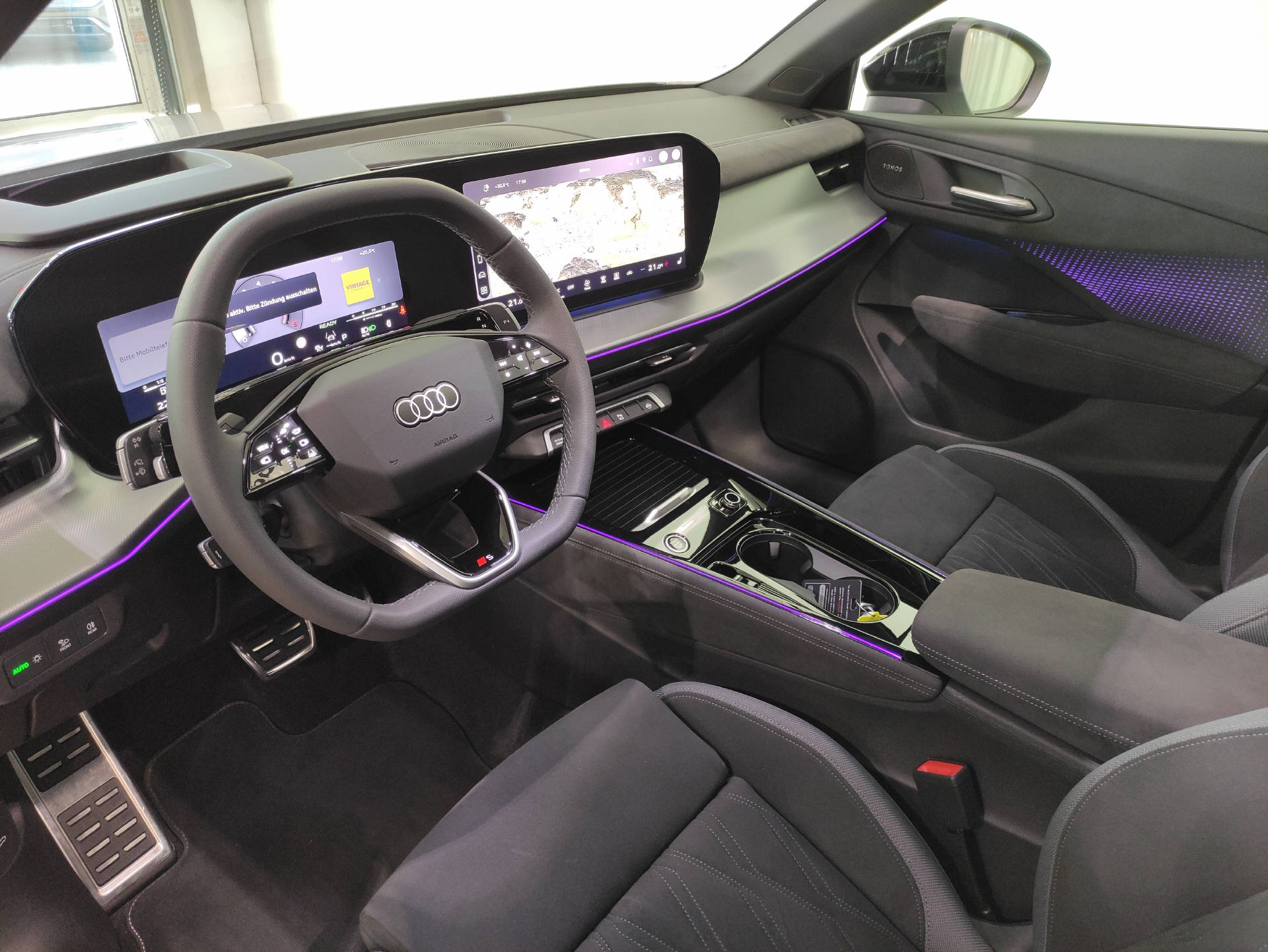 AUDI Q3 SUV 2.0 TFSI S-line quattro S-Tronic-showroom-element-3