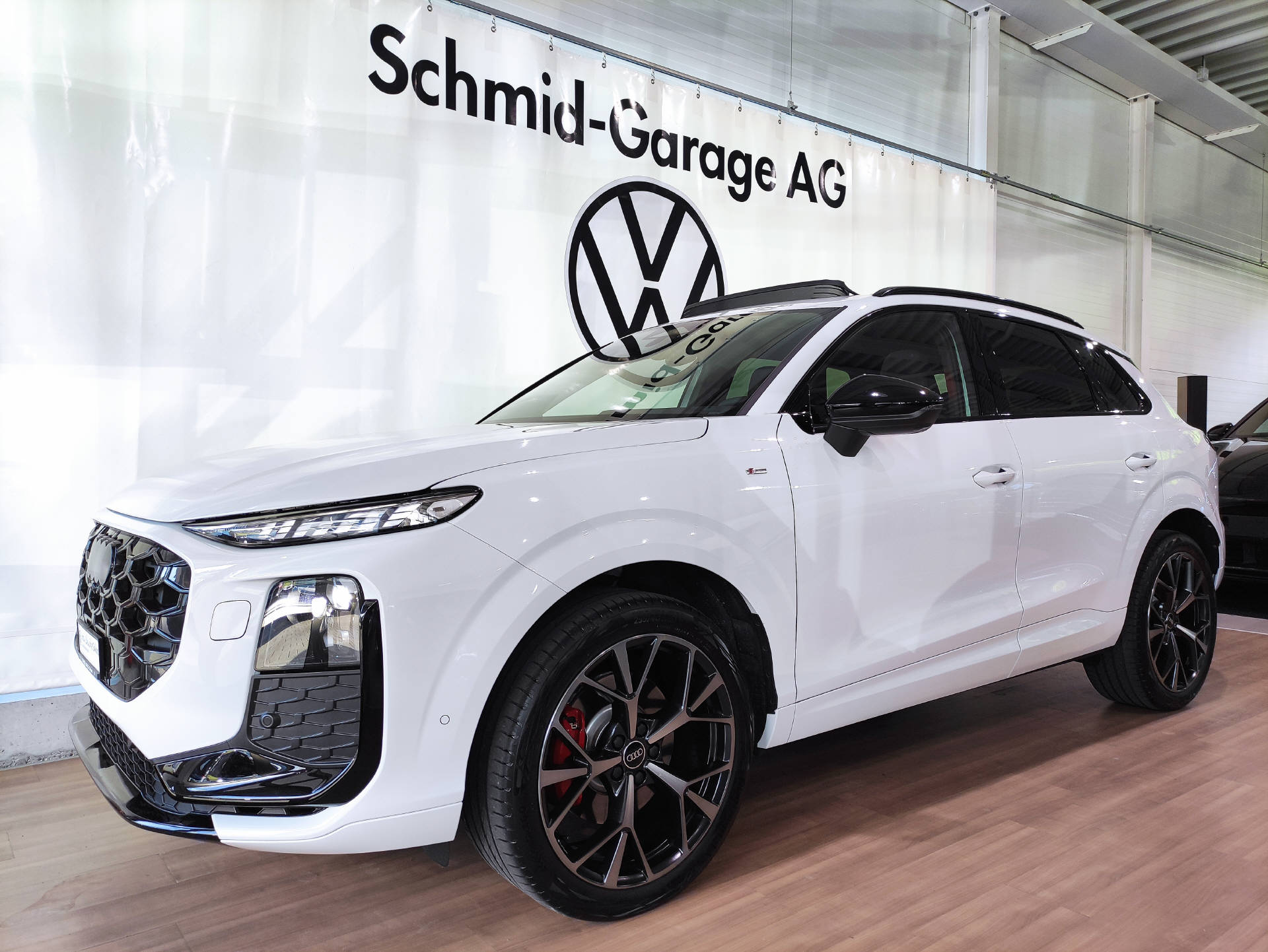 AUDI Q3 SUV 2.0 TFSI S-line quattro S-Tronic-showroom-element-1