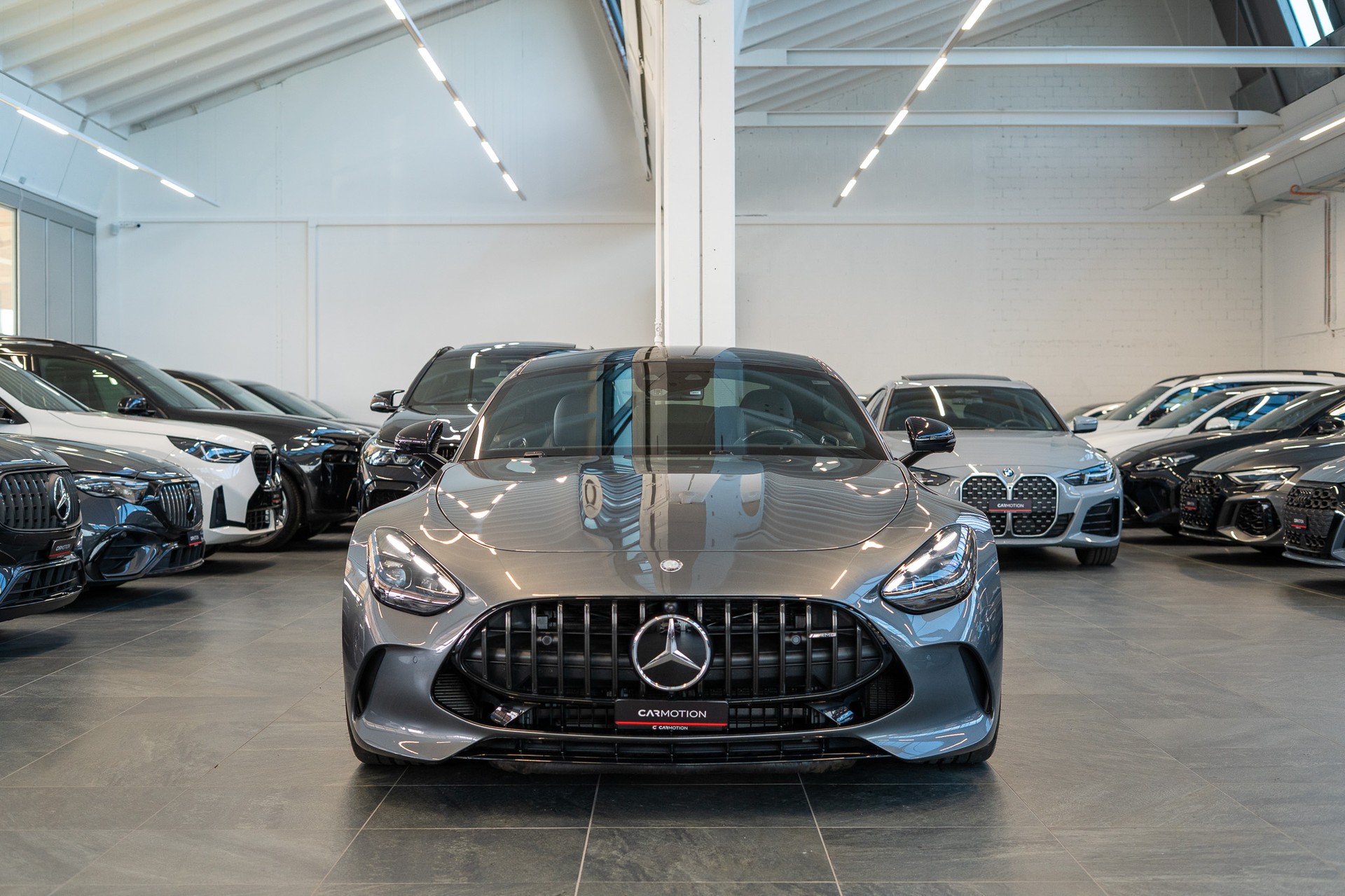 MERCEDES-BENZ AMG GT 63 Executive Edition 4matic+ / 4 Sitze / Carbon Paket / Glasdach / 360°Kamera-showroom-element-1
