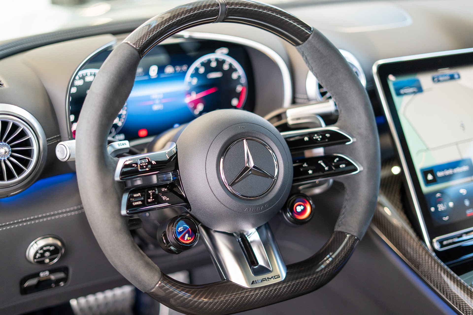 MERCEDES-BENZ AMG GT 63 Executive Edition 4matic+ / 4 Sitze / Carbon Paket / Glasdach / 360°Kamera-image-7