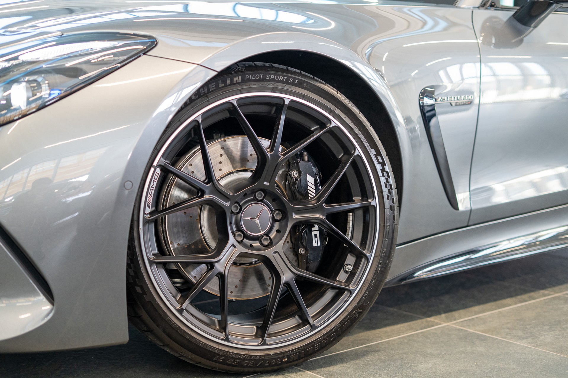 MERCEDES-BENZ AMG GT 63 Executive Edition 4matic+ / 4 Sitze / Carbon Paket / Glasdach / 360°Kamera-image-18