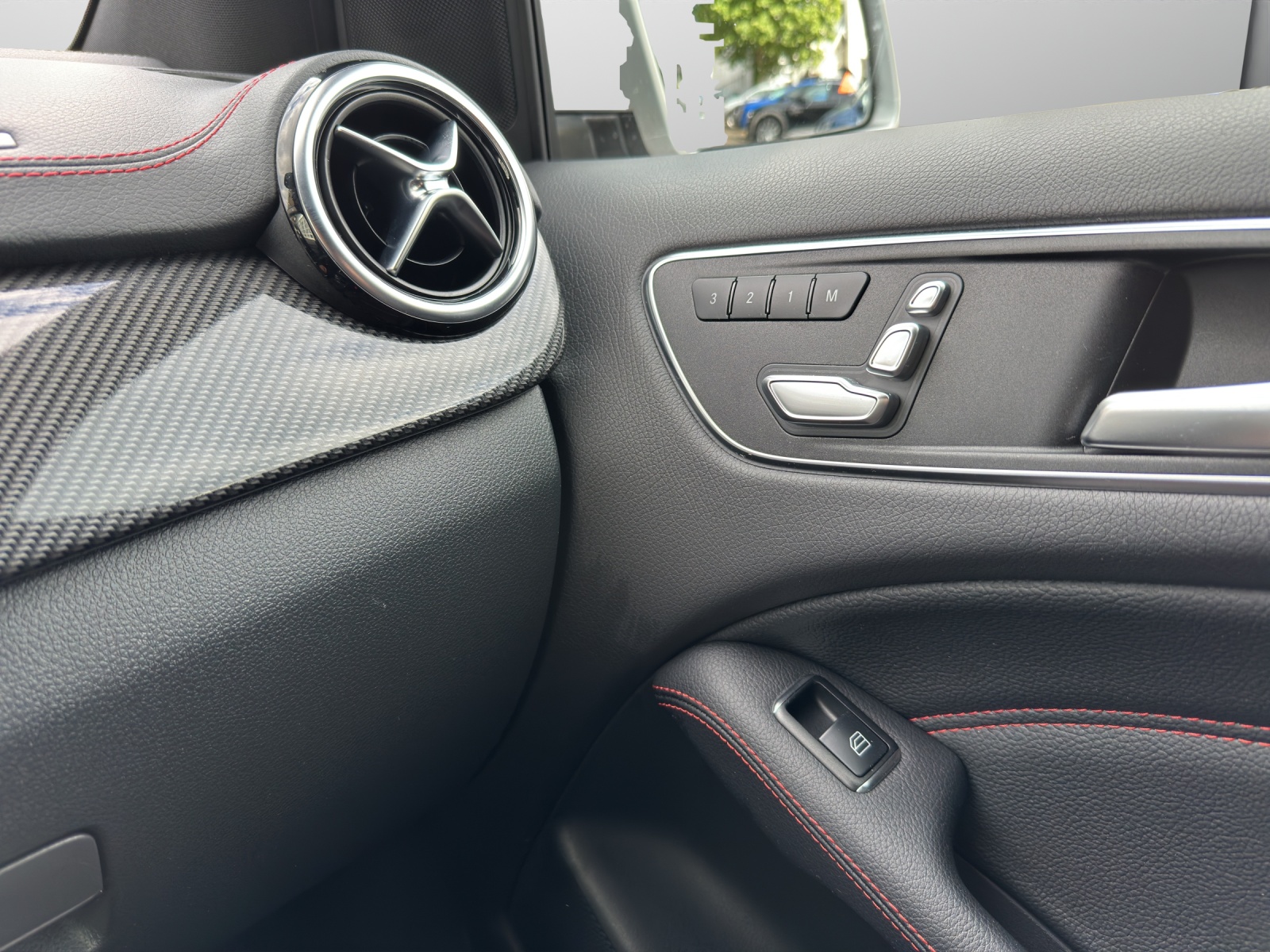 MERCEDES-BENZ B 250 AMG Line 4m-image-14