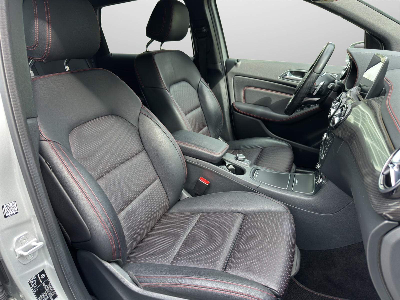 MERCEDES-BENZ B 250 AMG Line 4m-image-11