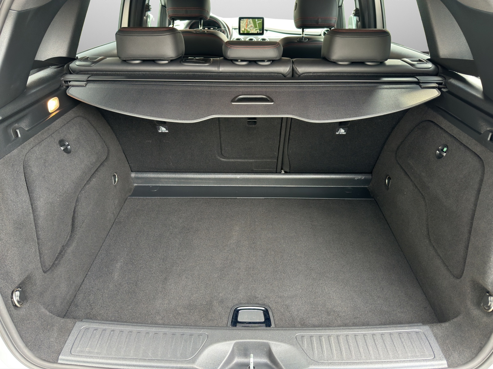 MERCEDES-BENZ B 250 AMG Line 4m-image-13