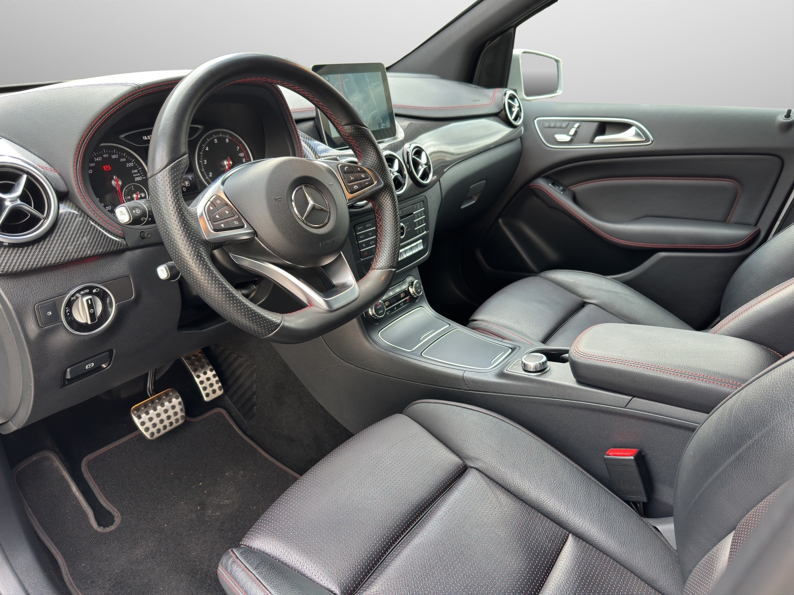MERCEDES-BENZ B 250 AMG Line 4m-image-4