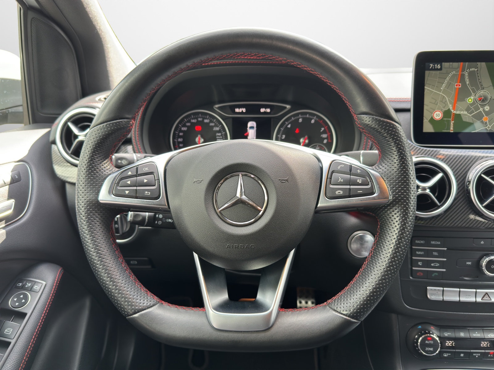 MERCEDES-BENZ B 250 AMG Line 4m-image-9