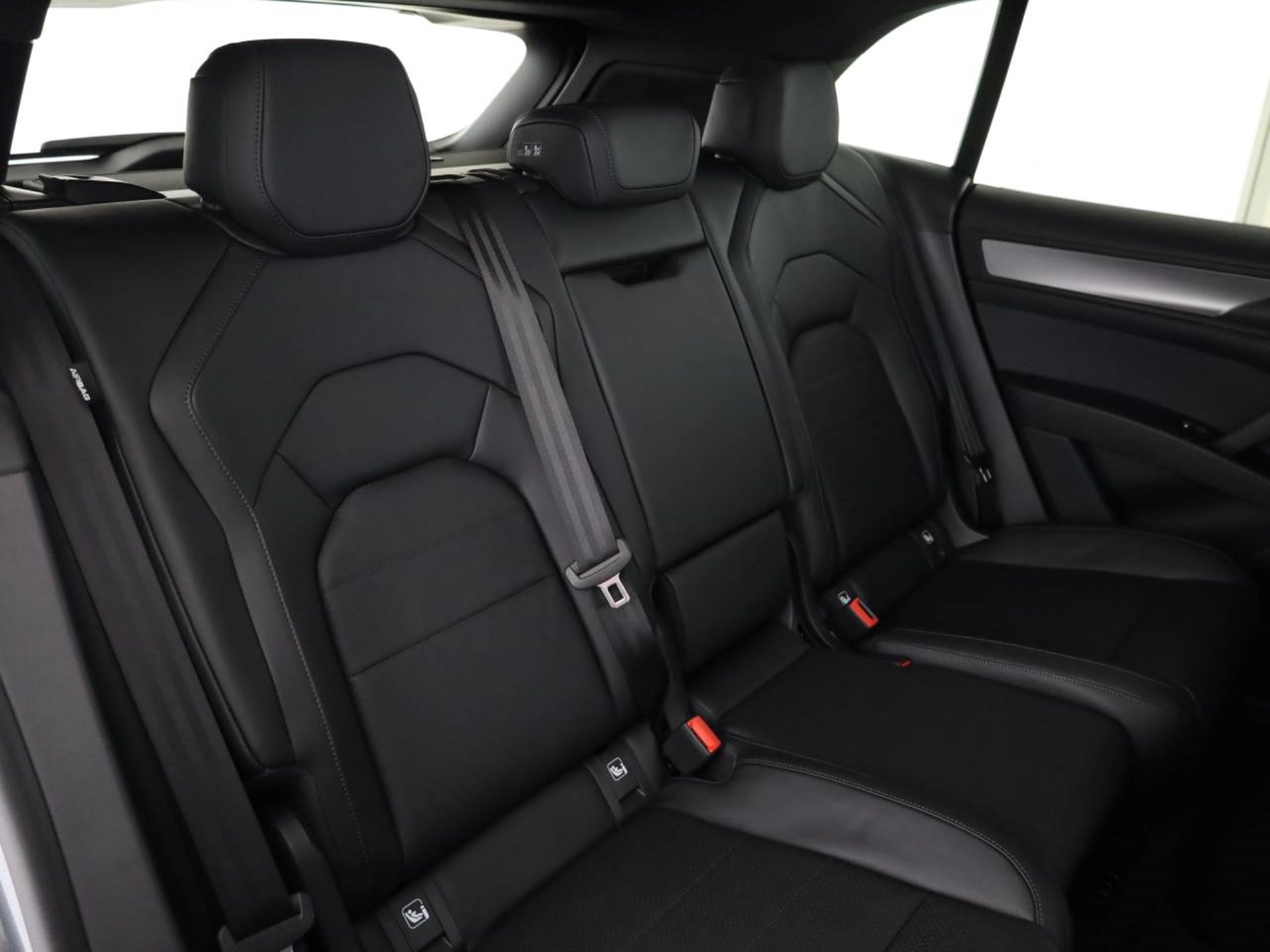PORSCHE Cayenne S Electric-image-19