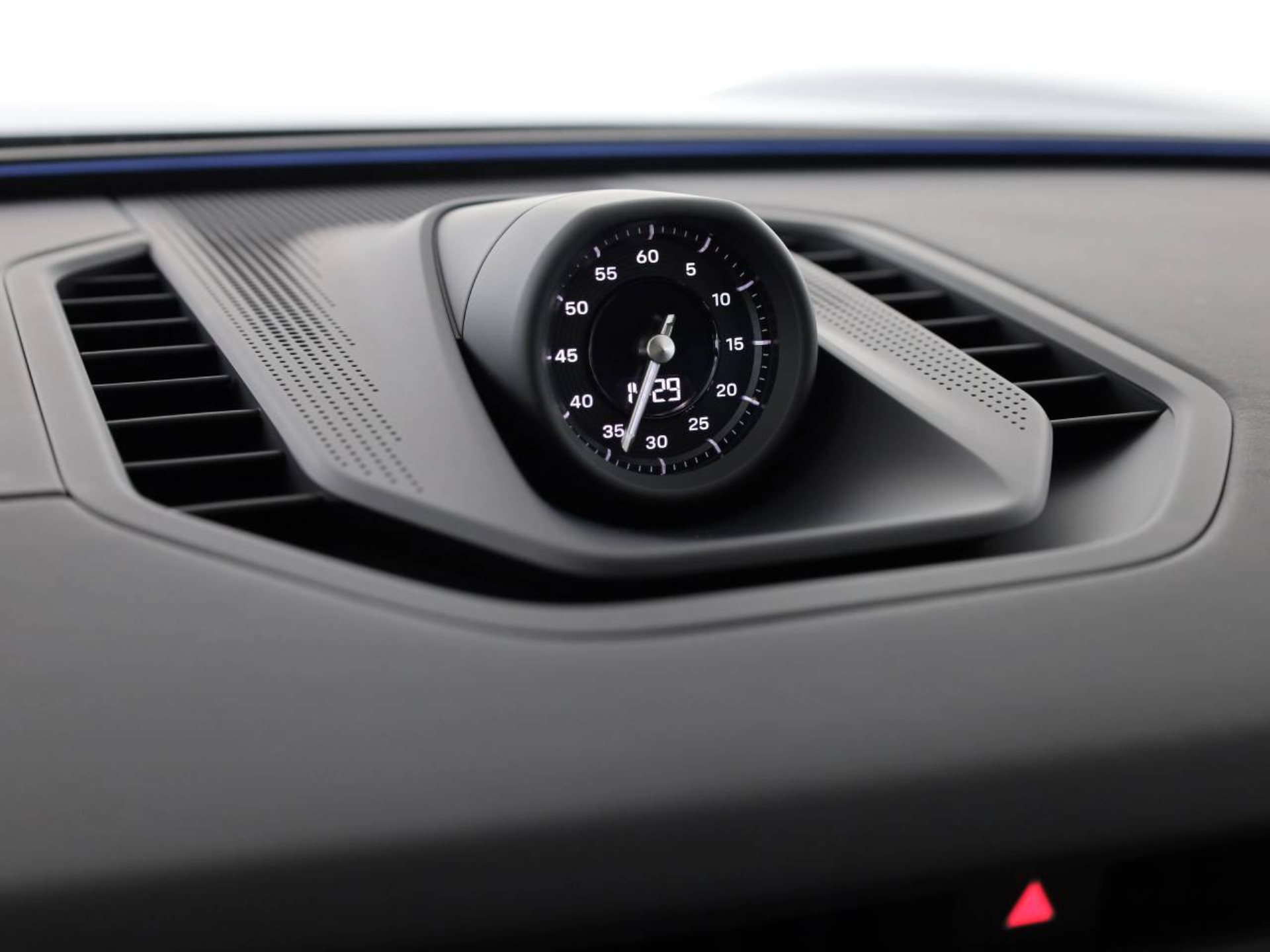 PORSCHE Cayenne S Electric-image-11