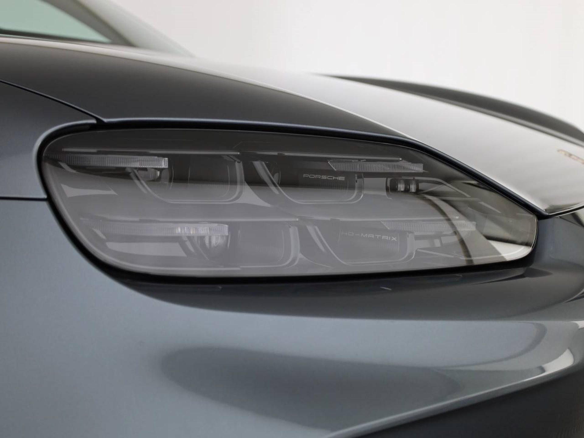 PORSCHE Cayenne S Electric-image-8