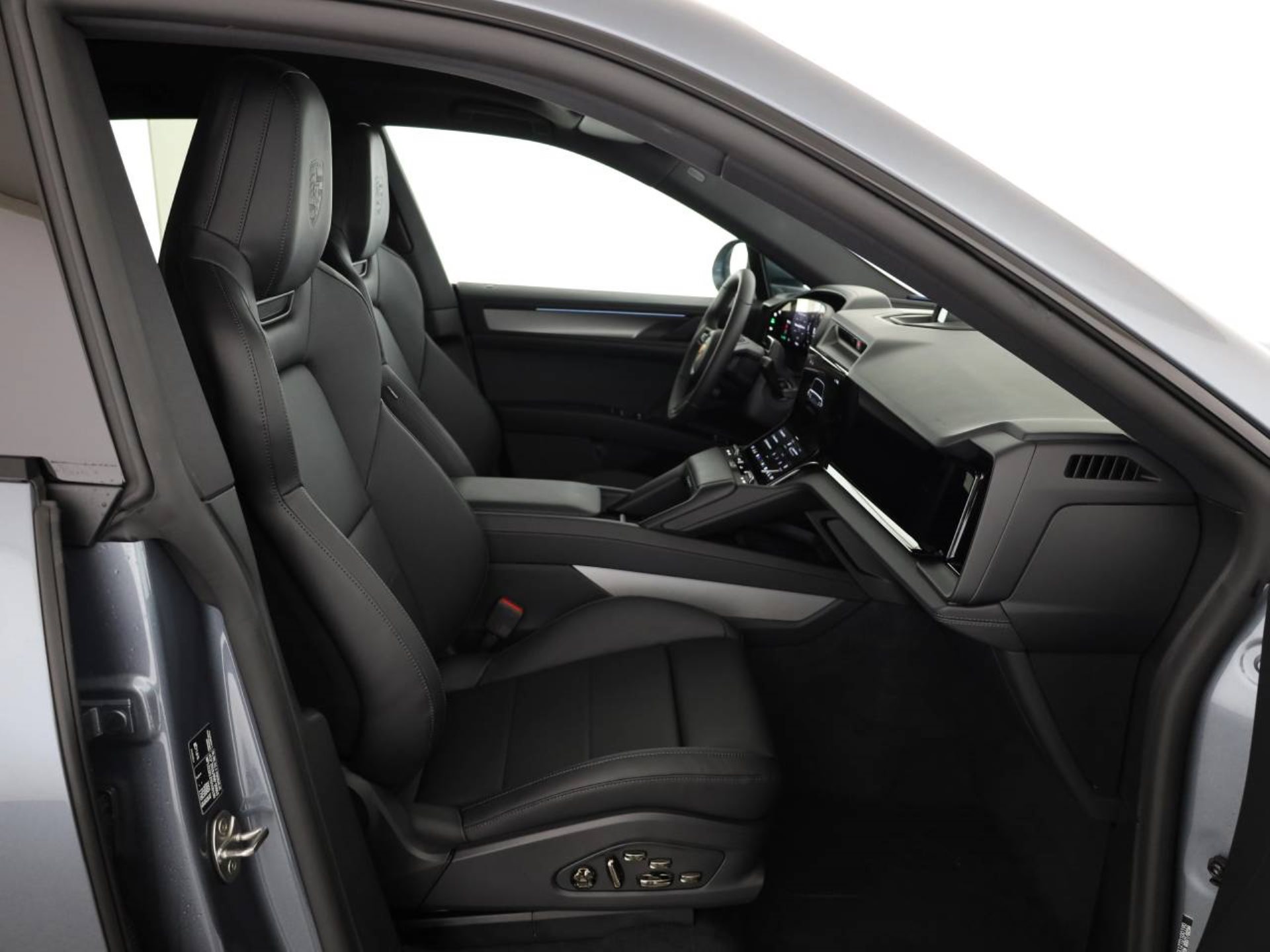 PORSCHE Cayenne S Electric-image-14