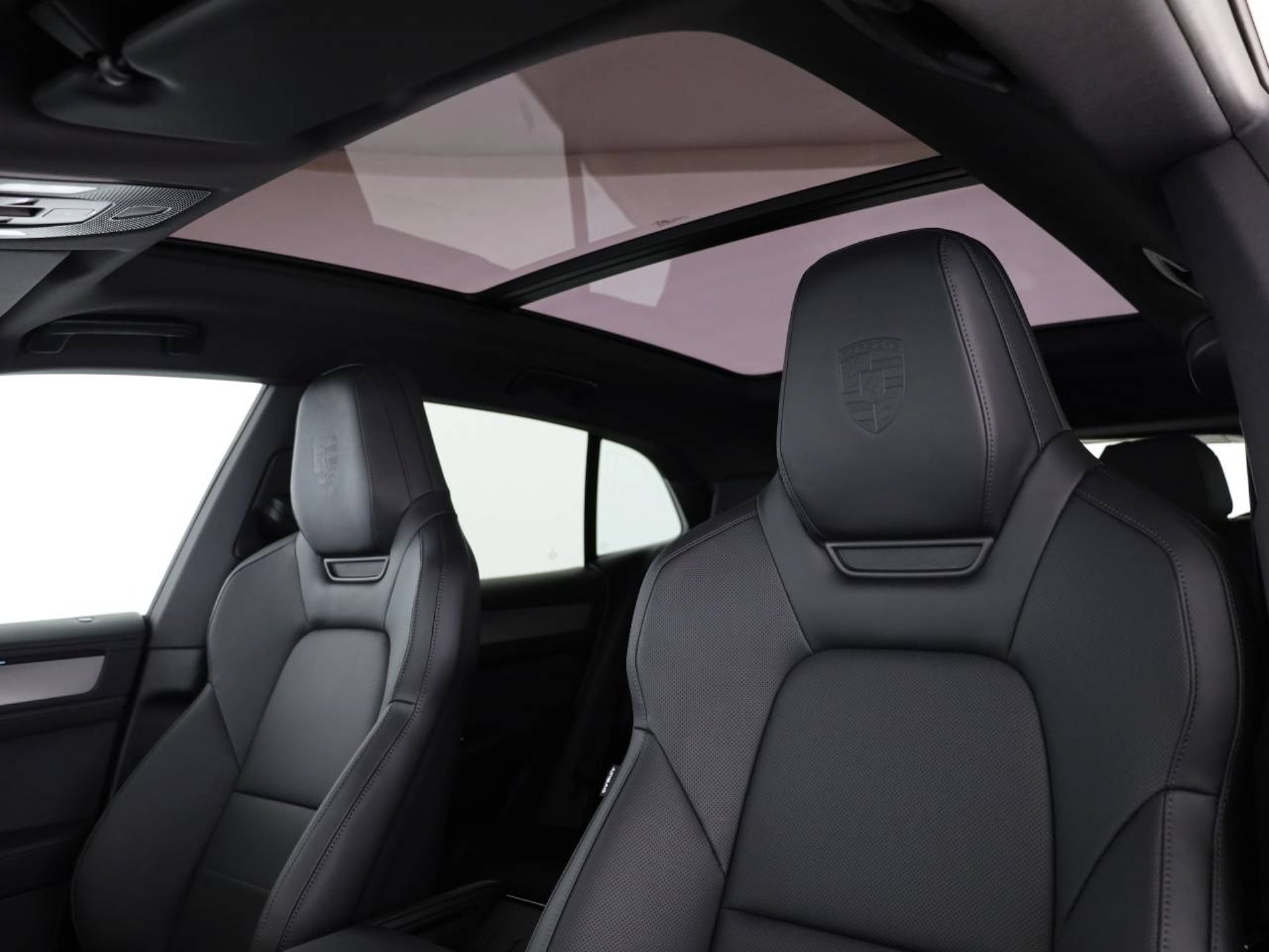 PORSCHE Cayenne S Electric-image-15