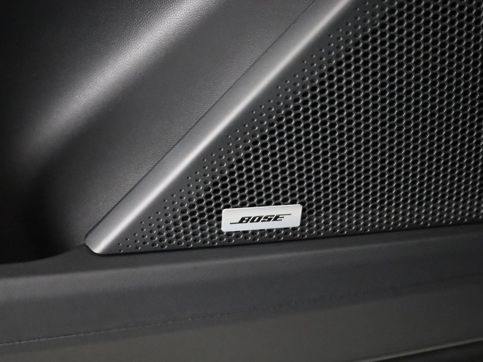 PORSCHE Cayenne S Electric-image-17