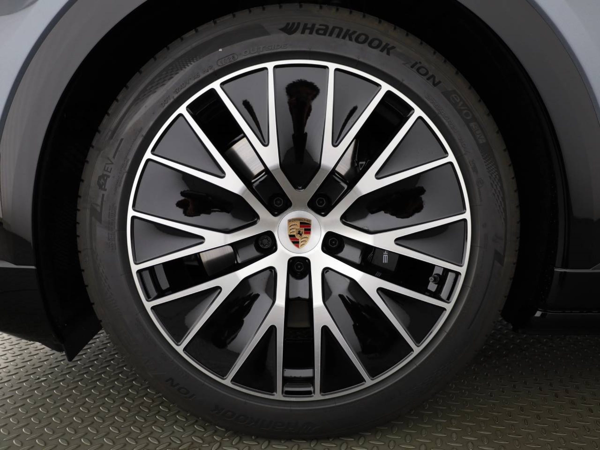 PORSCHE Cayenne S Electric-image-5