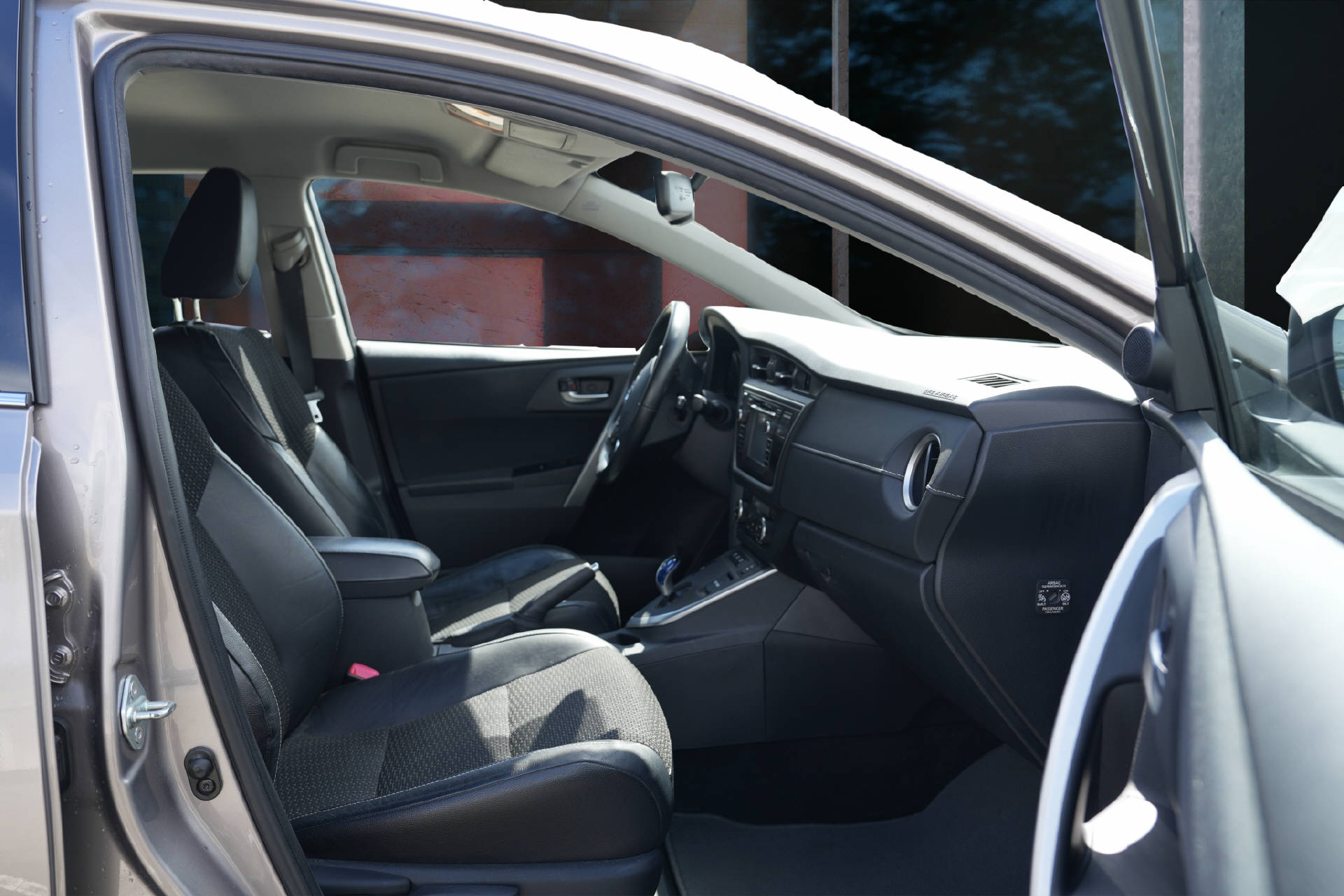 TOYOTA Auris 1.8 HSD Linea Sol-image-6