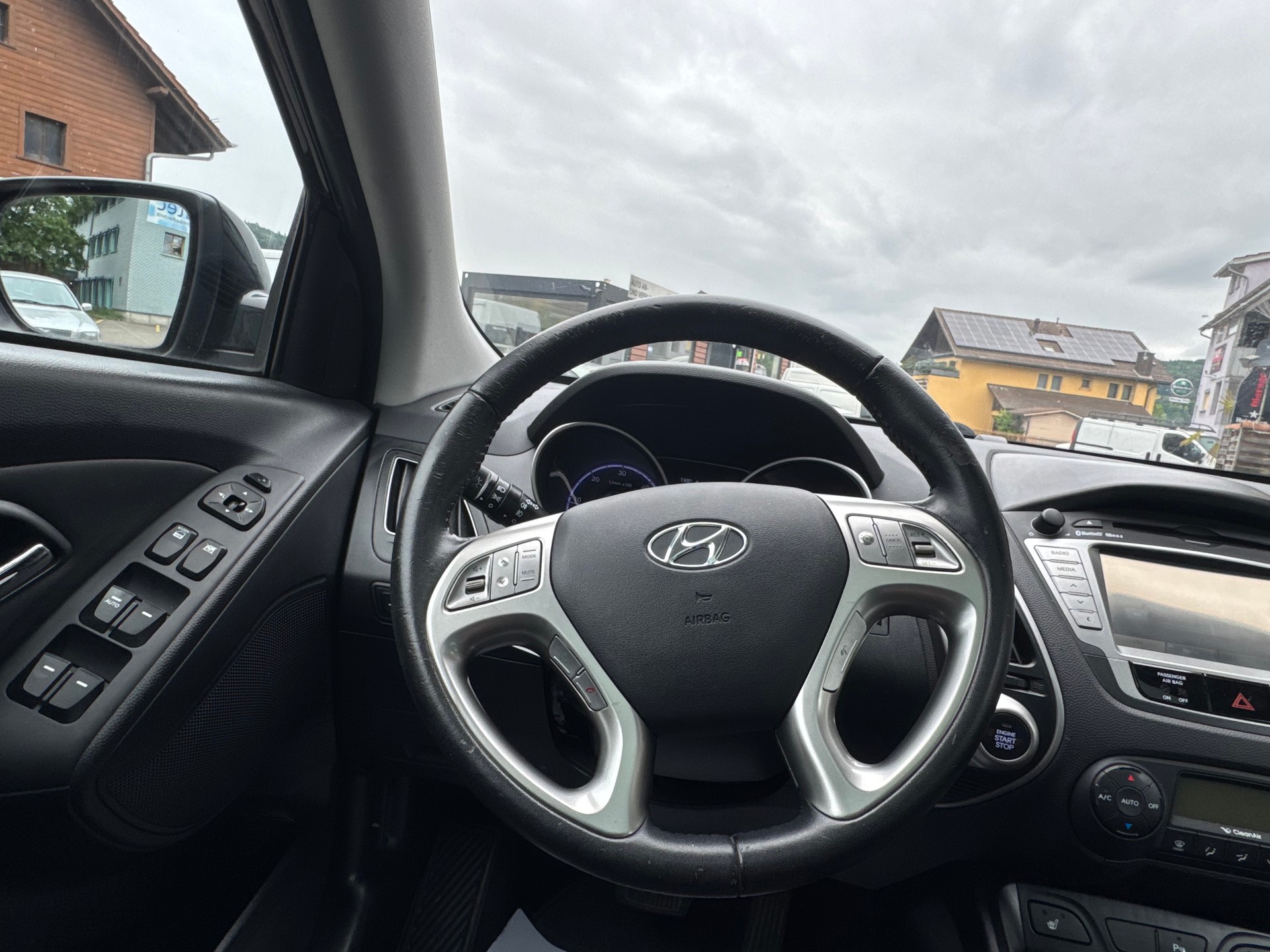 HYUNDAI iX 35 2.0 CRDi Style 4WD Automatic-image-16