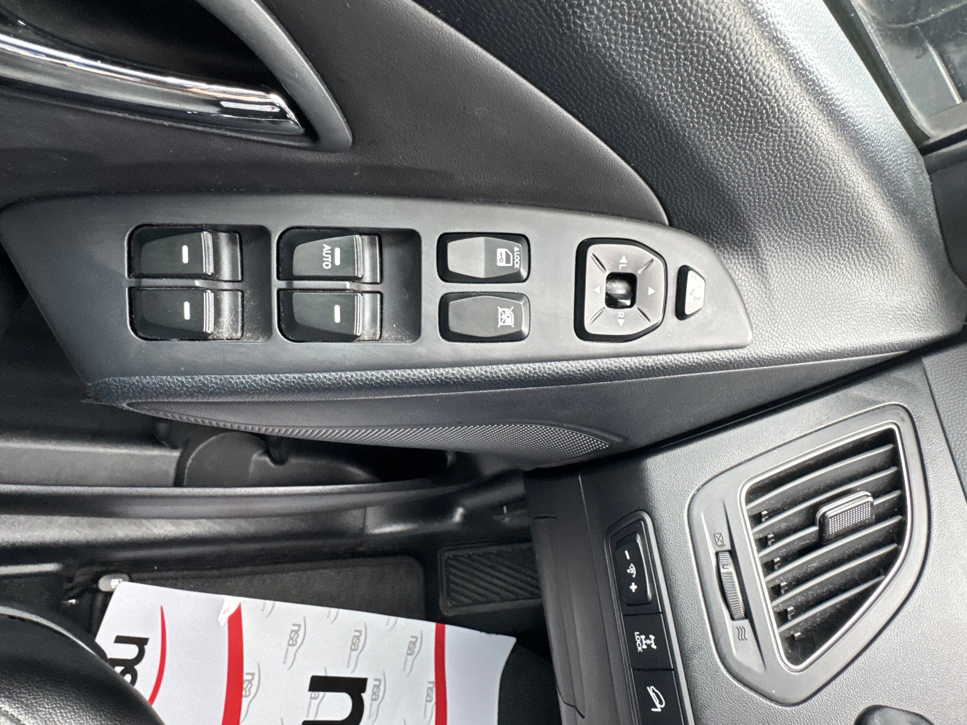 HYUNDAI iX 35 2.0 CRDi Style 4WD Automatic-image-17