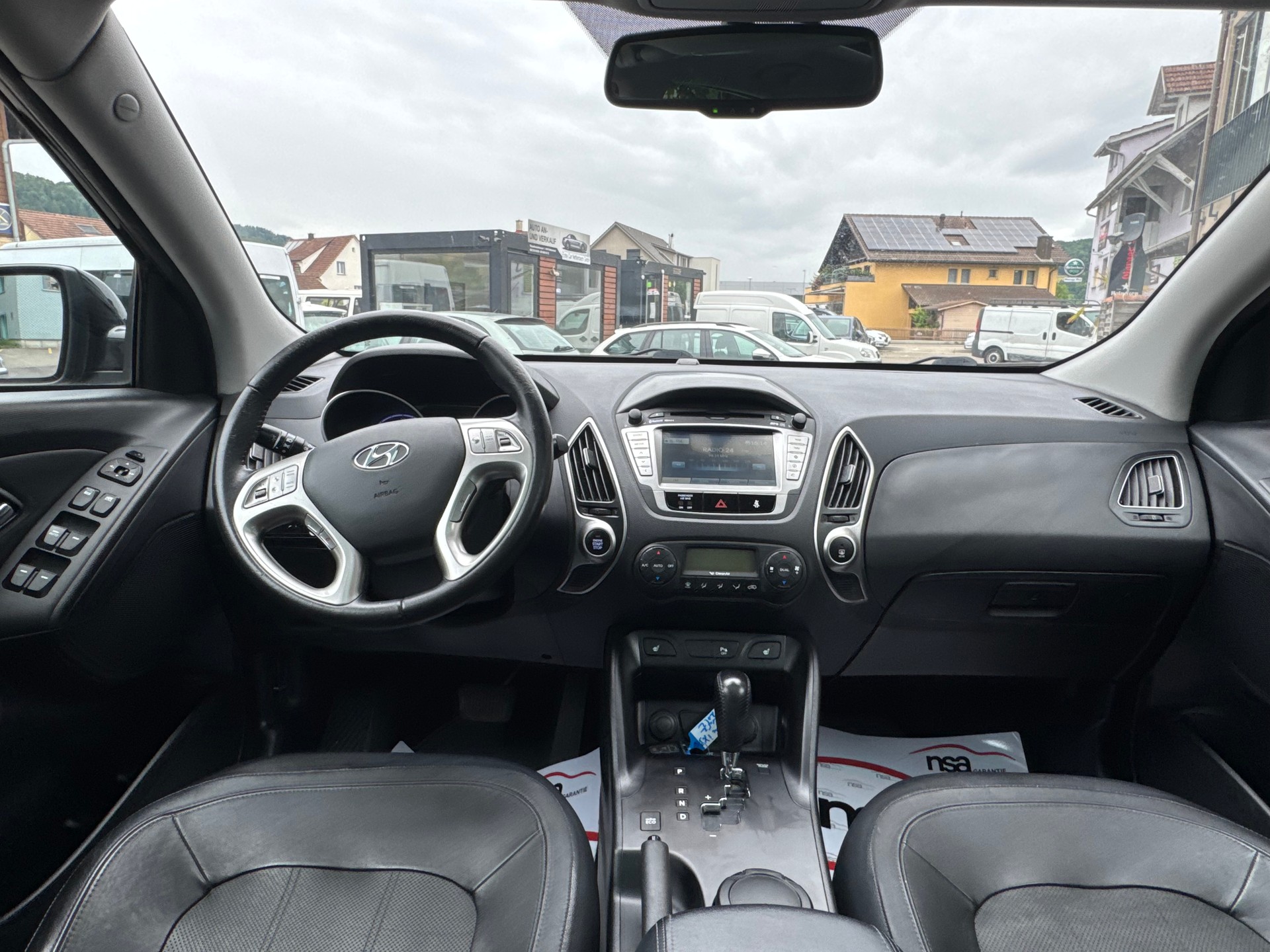 HYUNDAI iX 35 2.0 CRDi Style 4WD Automatic-image-10