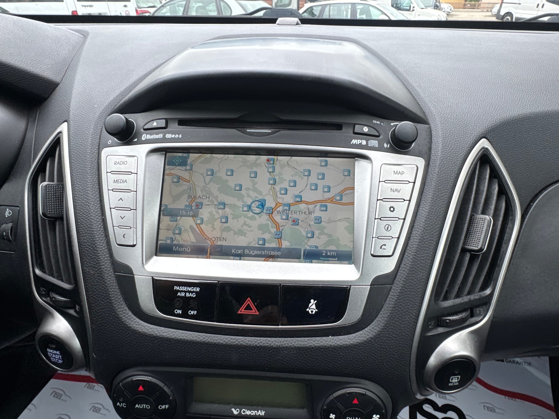 HYUNDAI iX 35 2.0 CRDi Style 4WD Automatic-image-12