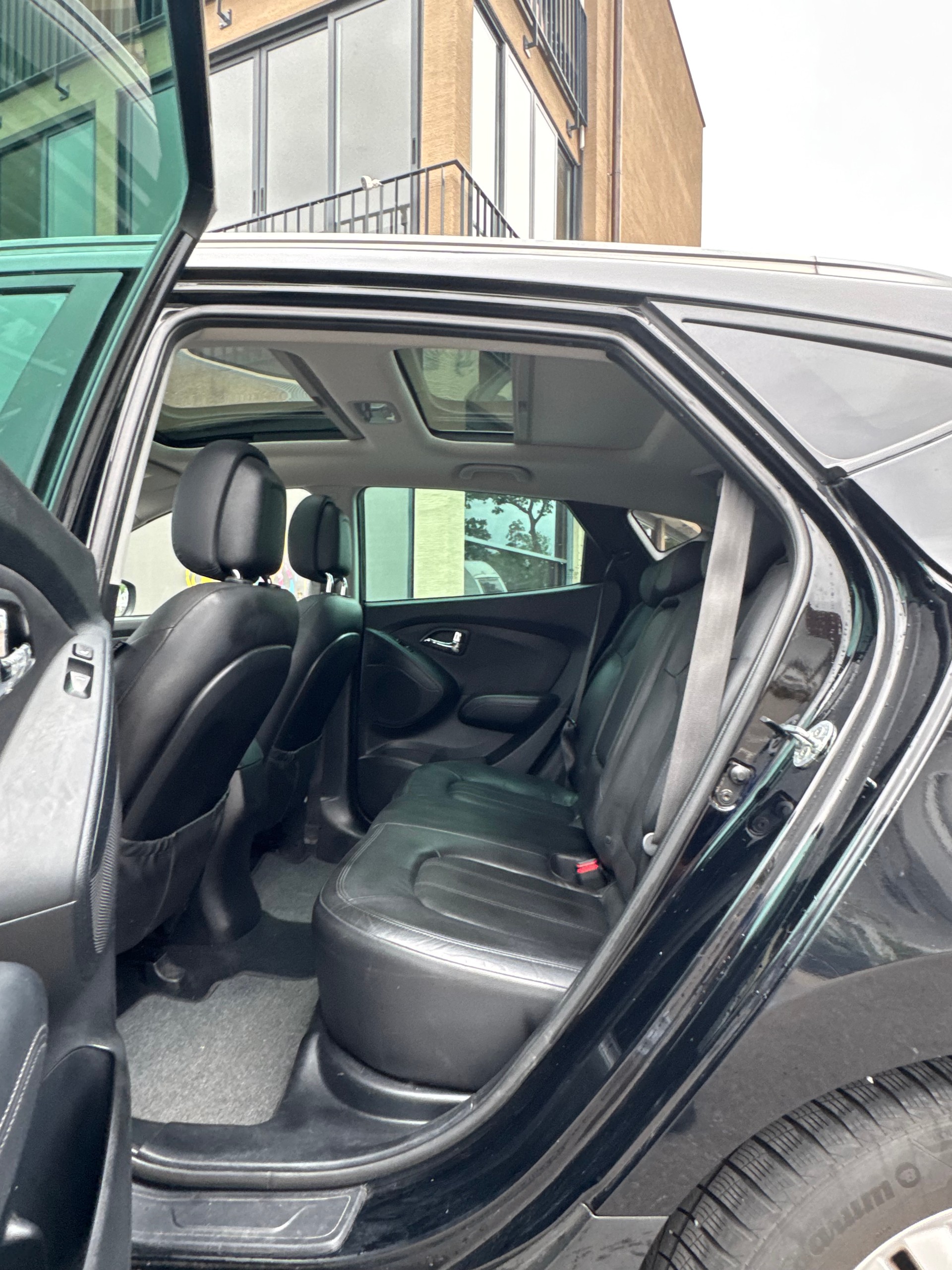 HYUNDAI iX 35 2.0 CRDi Style 4WD Automatic-image-9
