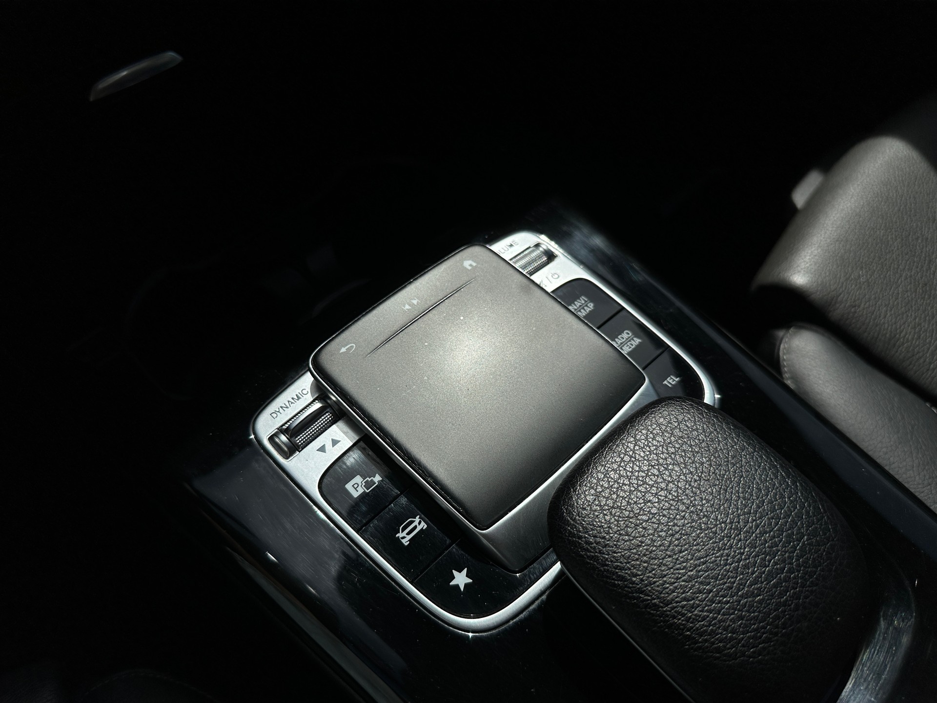 MERCEDES-BENZ A 250 4Matic AMG Line 4Matic 7G-DCT-image-22